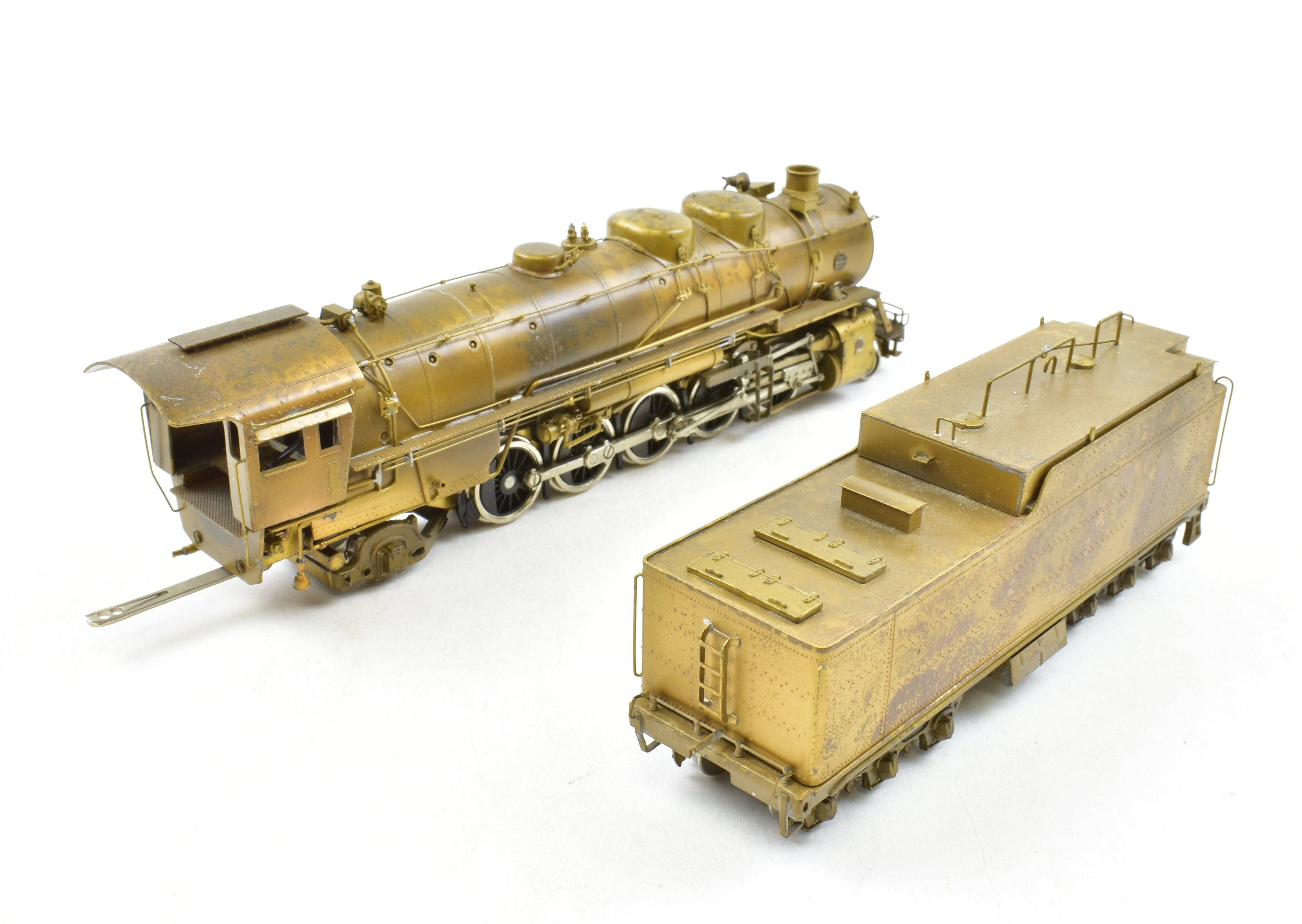High - Quality HO Scale Brass Pacific Fast Mail Model Train - United ATSF - Santa Fe 2 - 10 - 2