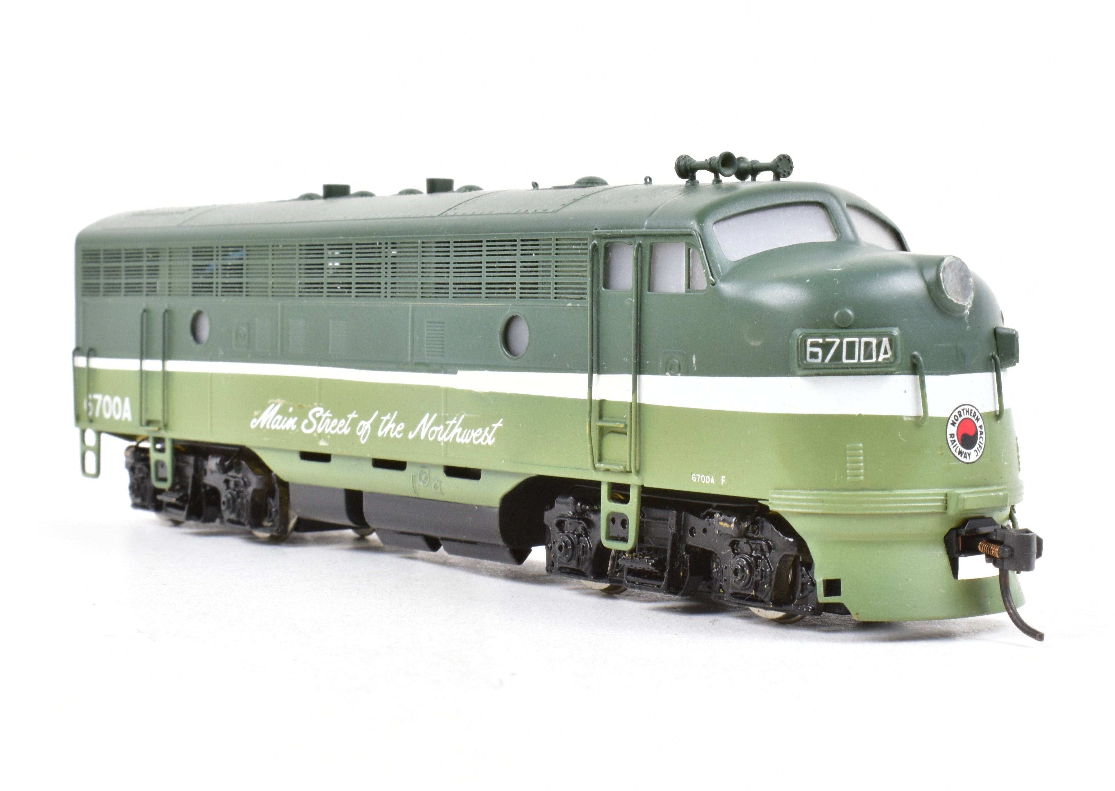 HO Scale Brass Model Train - Oriental Limited Northern Pacific EMD F7A Phase I CP No. 6700A