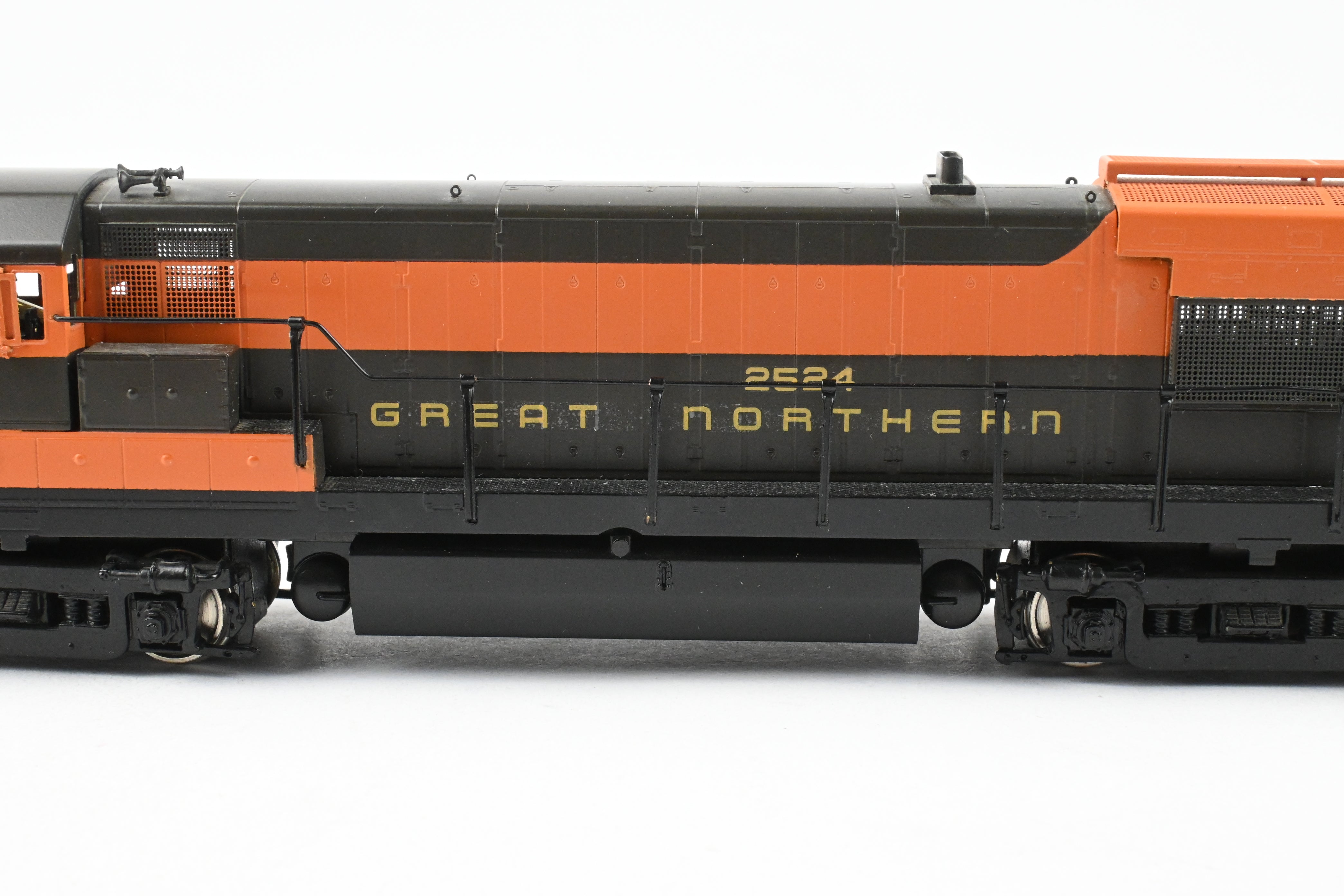 HO Brass Oriental Limited GN - Great Northern GE U-30B 3000HP Custom Painted Road Switcher #2524