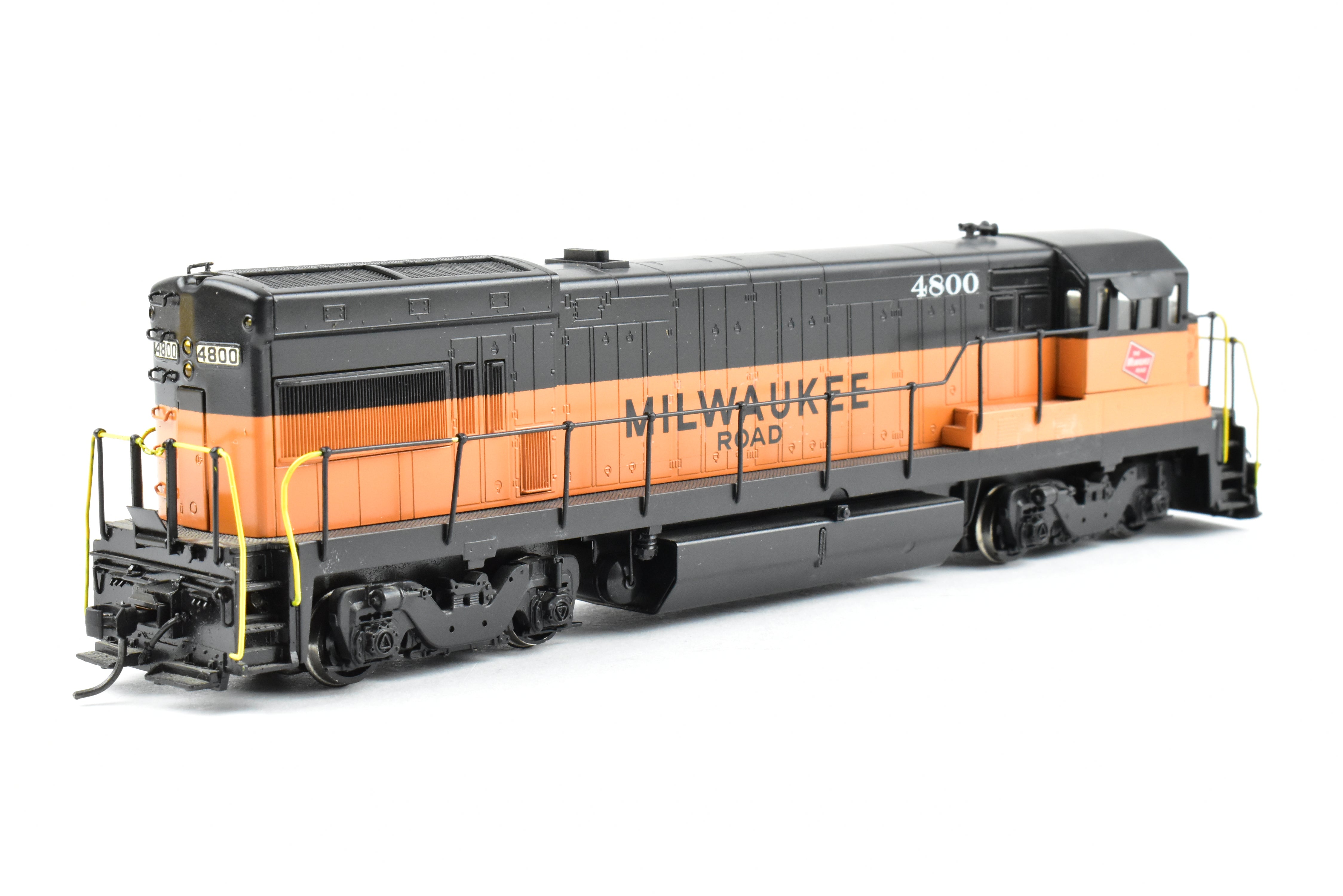 HO Scale Brass Model of Oriental Limited MILW - Milwaukee Road GE U - 23B 2300 HP Low Hood Locomotive With FB - 2 Trucks and CP #4800 Decoration