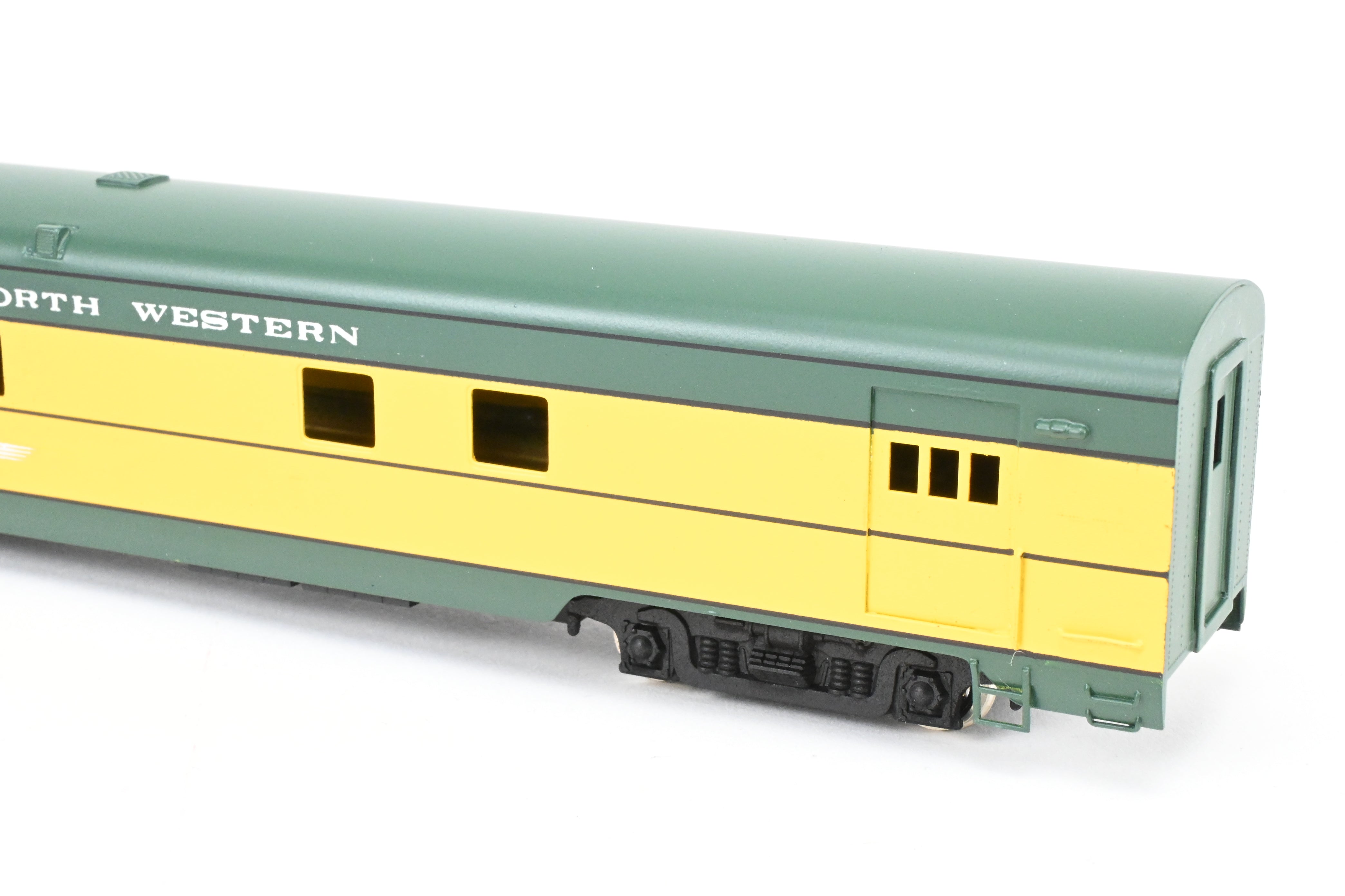 High - Quality HO Scale Brass Nickel Plate Products (NPP) Chicago & Northwestern (C&NW) Baggage and Parlor Car Set with Factory Painting