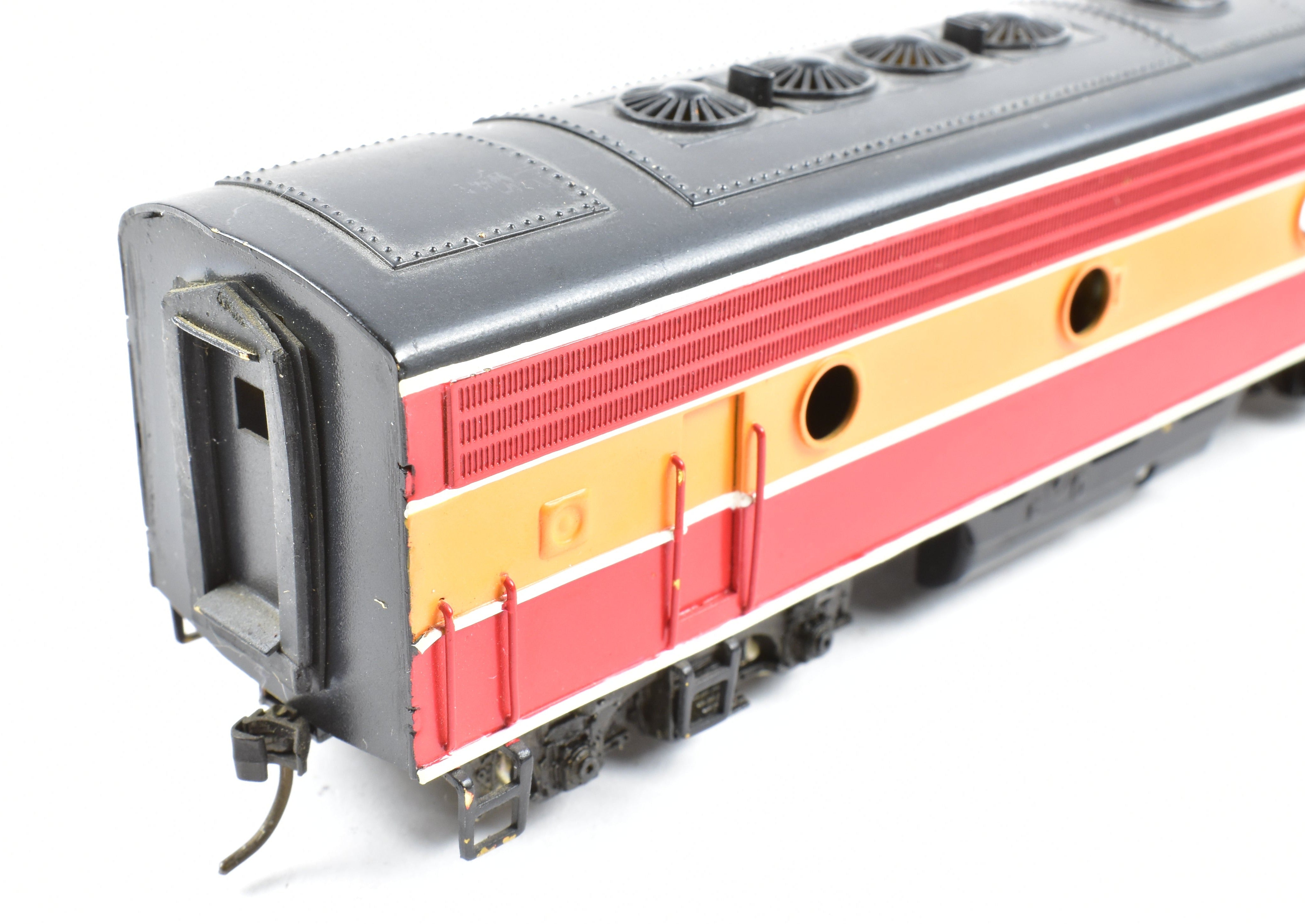HO Scale Brass Tenshodo SP EMD F9 A/B Factory-Painted Pair from 1960s