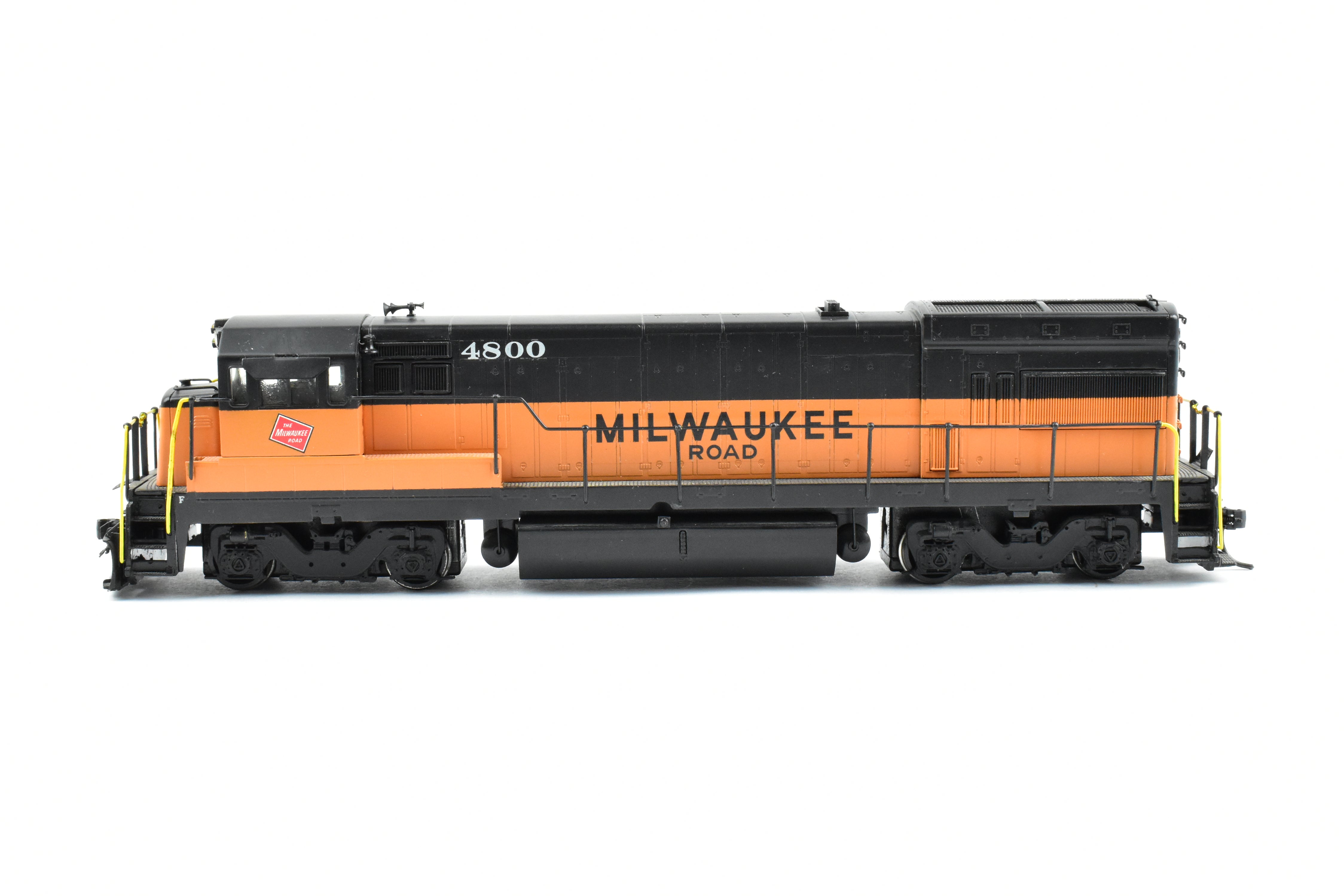 HO Scale Brass Model of Oriental Limited MILW - Milwaukee Road GE U - 23B 2300 HP Low Hood Locomotive With FB - 2 Trucks and CP #4800 Decoration