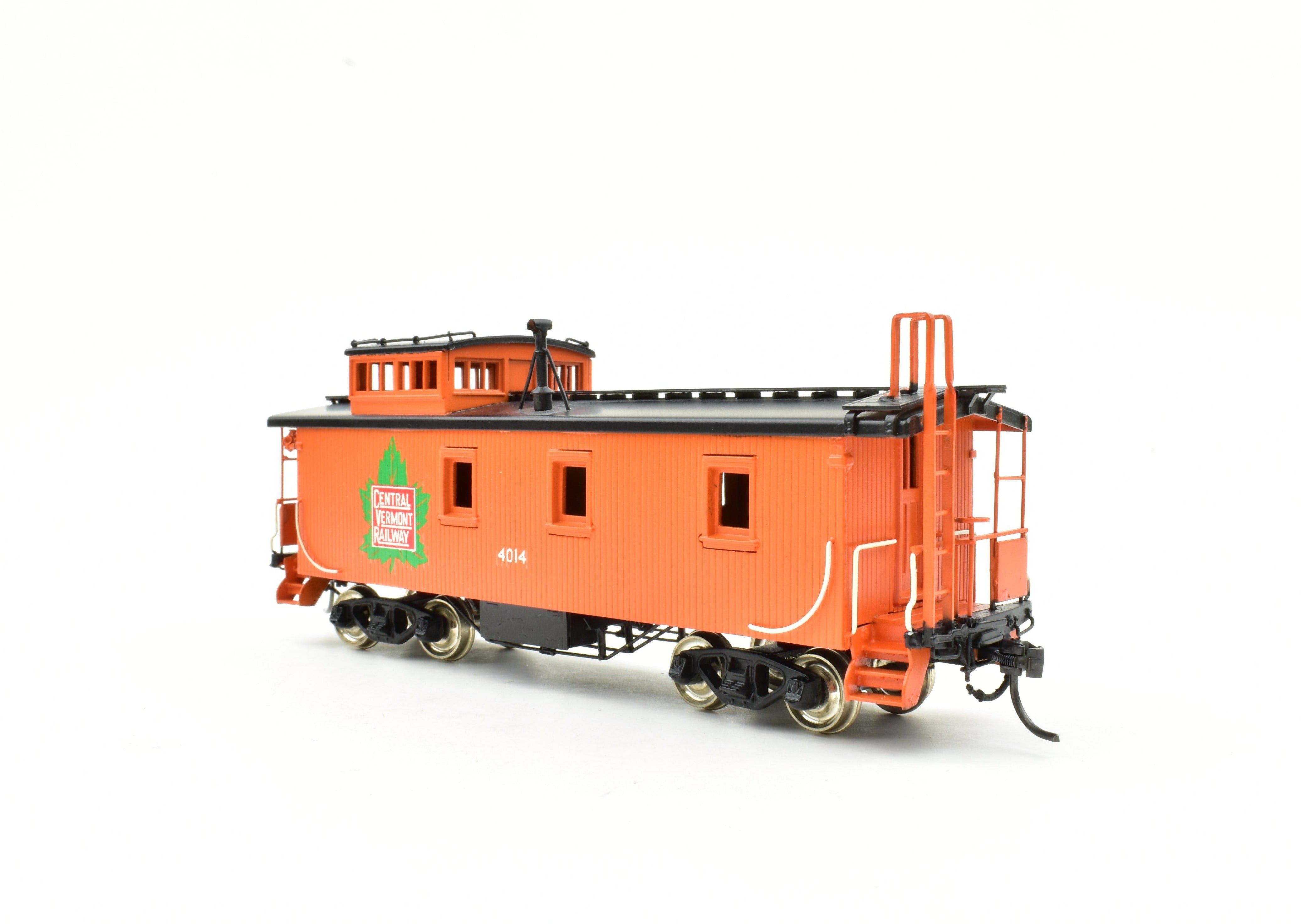 High - Quality HO Scale Brass Pacific Fast Mail (PFM) SKI - Built Central Vermont Wood Caboose with Factory Painting