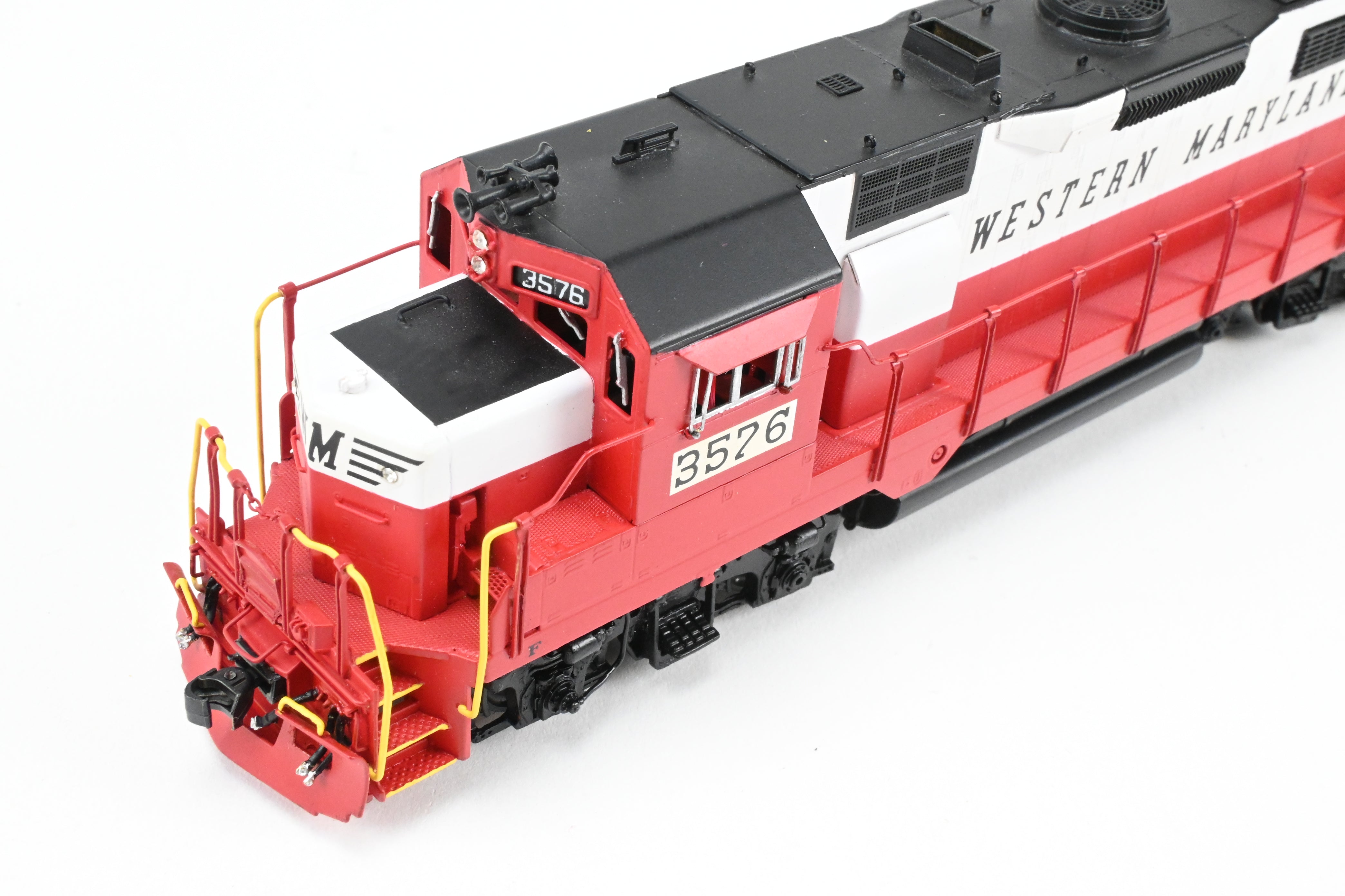 HO Scale Brass Model Train - Western Maryland EMD GP35 2500HP Low Hood Freight Locomotive No. 3576 by Oriental Limited