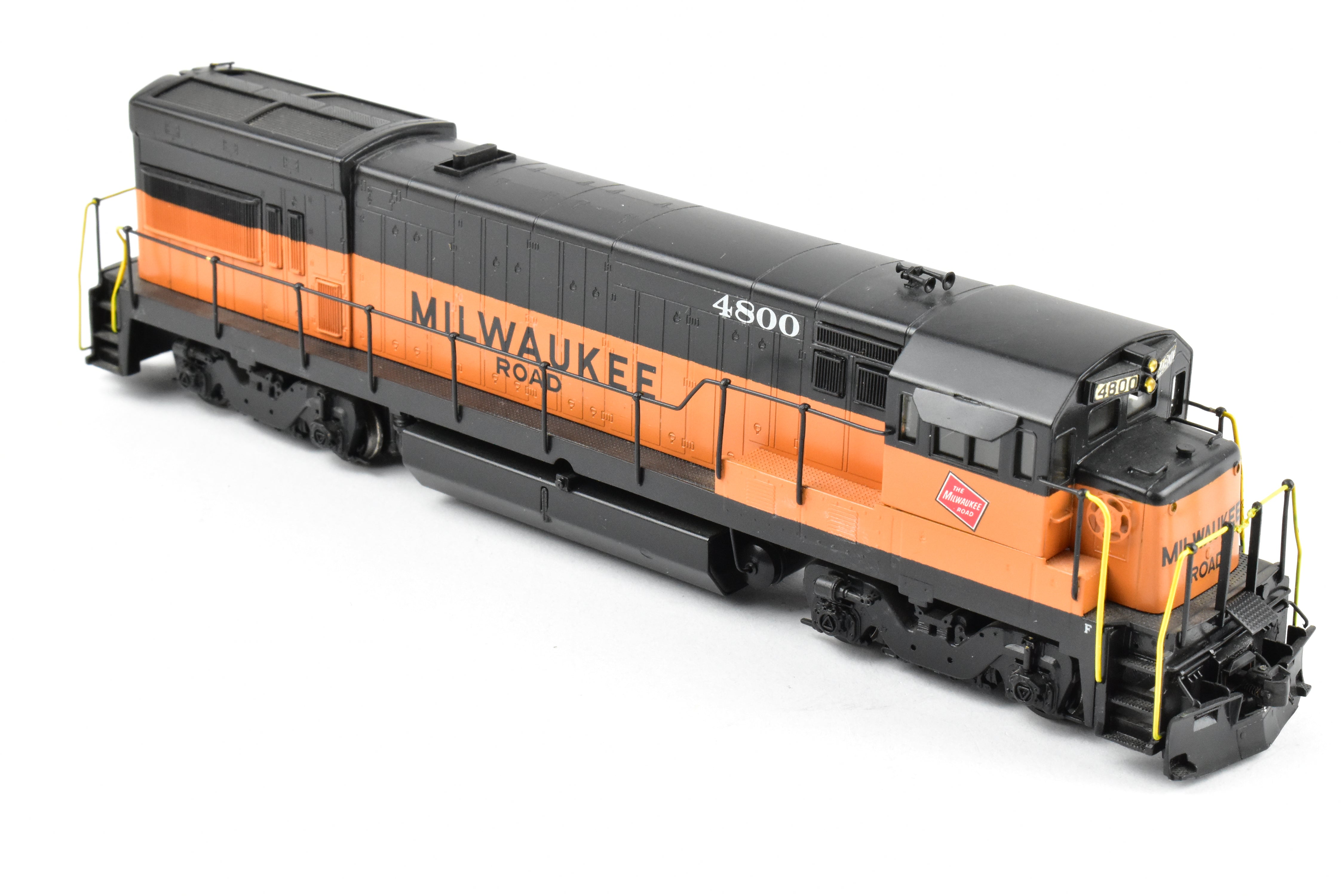 HO Scale Brass Model of Oriental Limited MILW - Milwaukee Road GE U - 23B 2300 HP Low Hood Locomotive With FB - 2 Trucks and CP #4800 Decoration