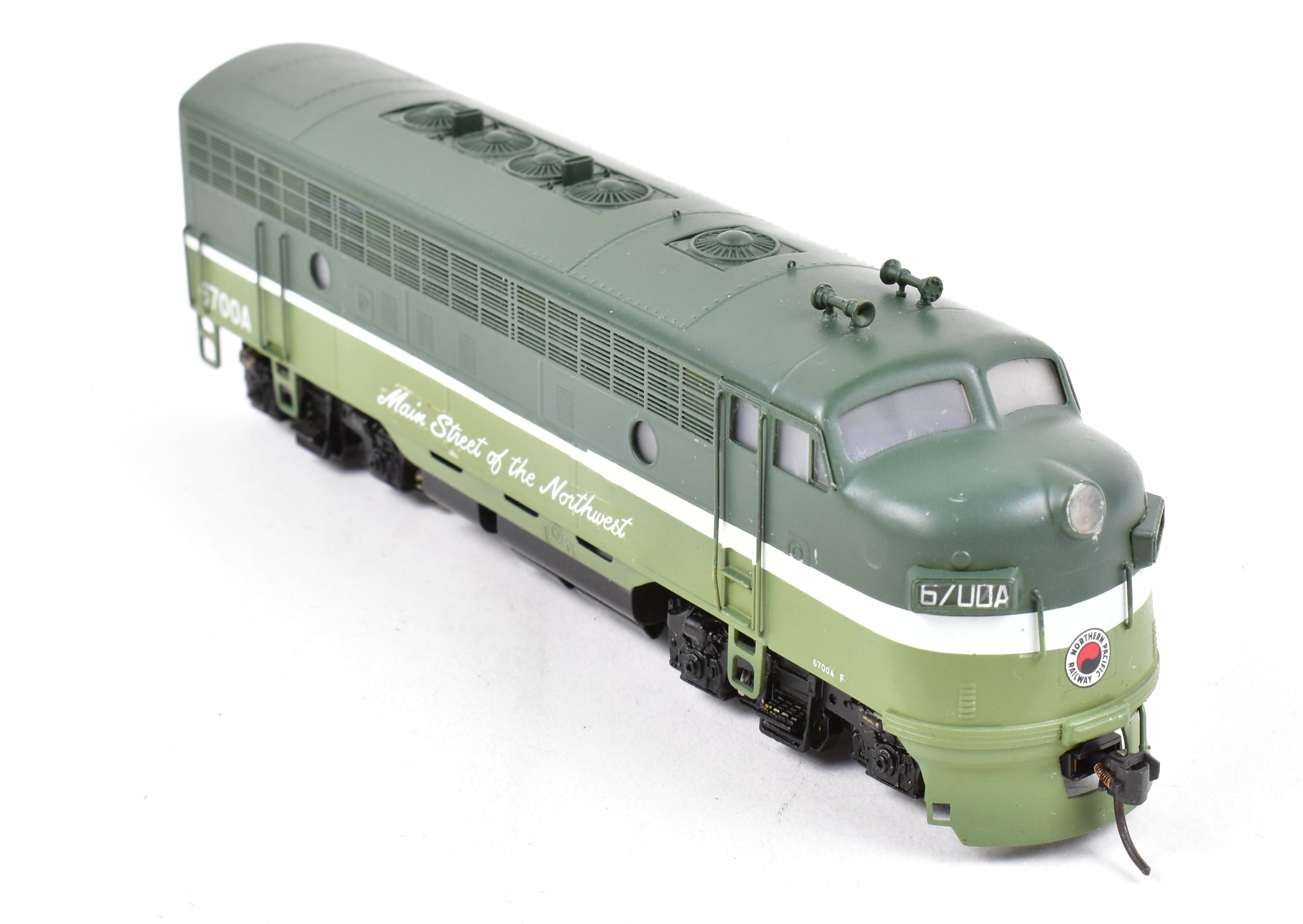 HO Scale Brass Model Train - Oriental Limited Northern Pacific EMD F7A Phase I CP No. 6700A