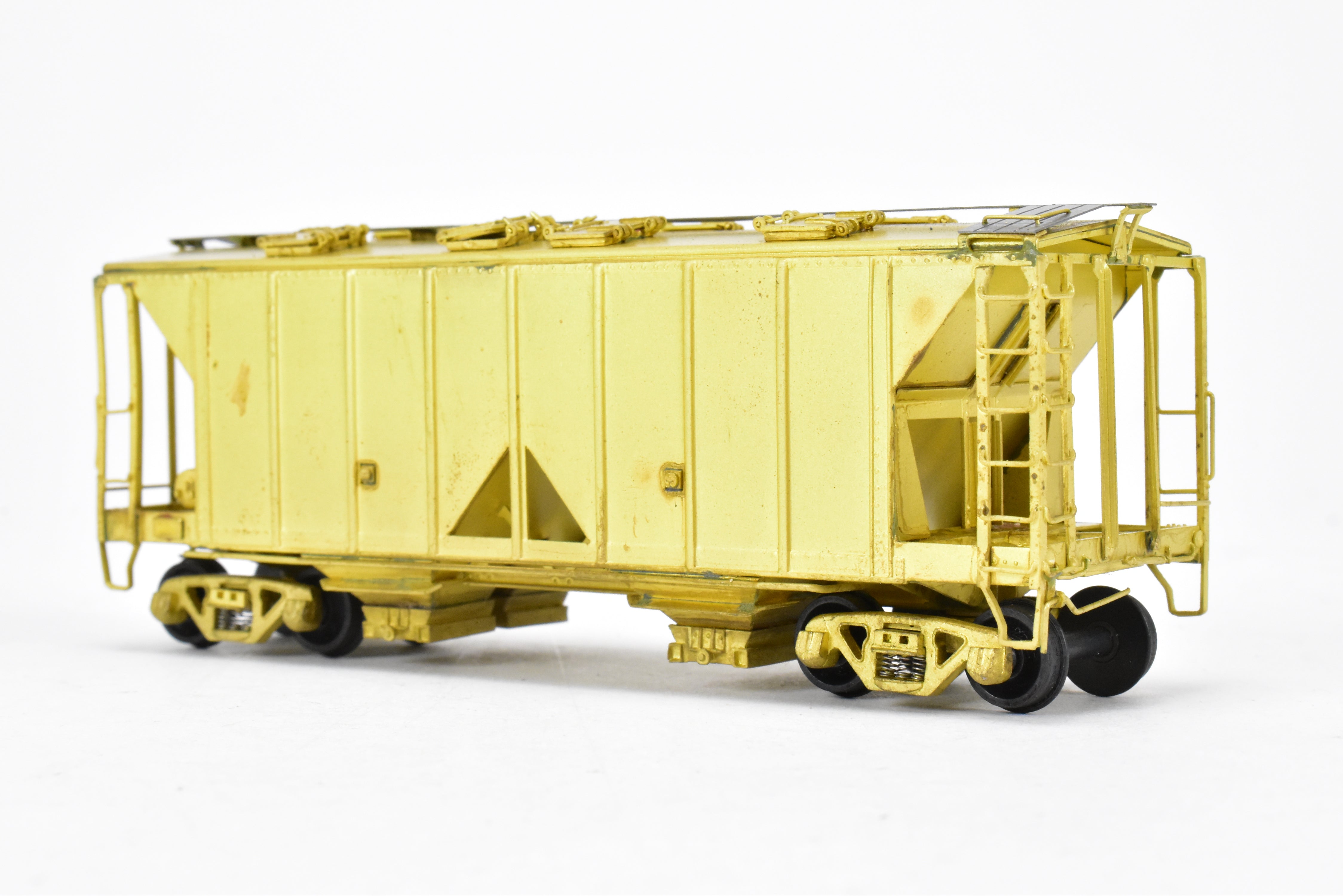 High - Quality HO Scale Brass Model of Pecos River Brass ATSF - Santa Fe ACF 34 - Foot Covered Hopper Class Ga - 45 in the Number Range of 182000 - 182009