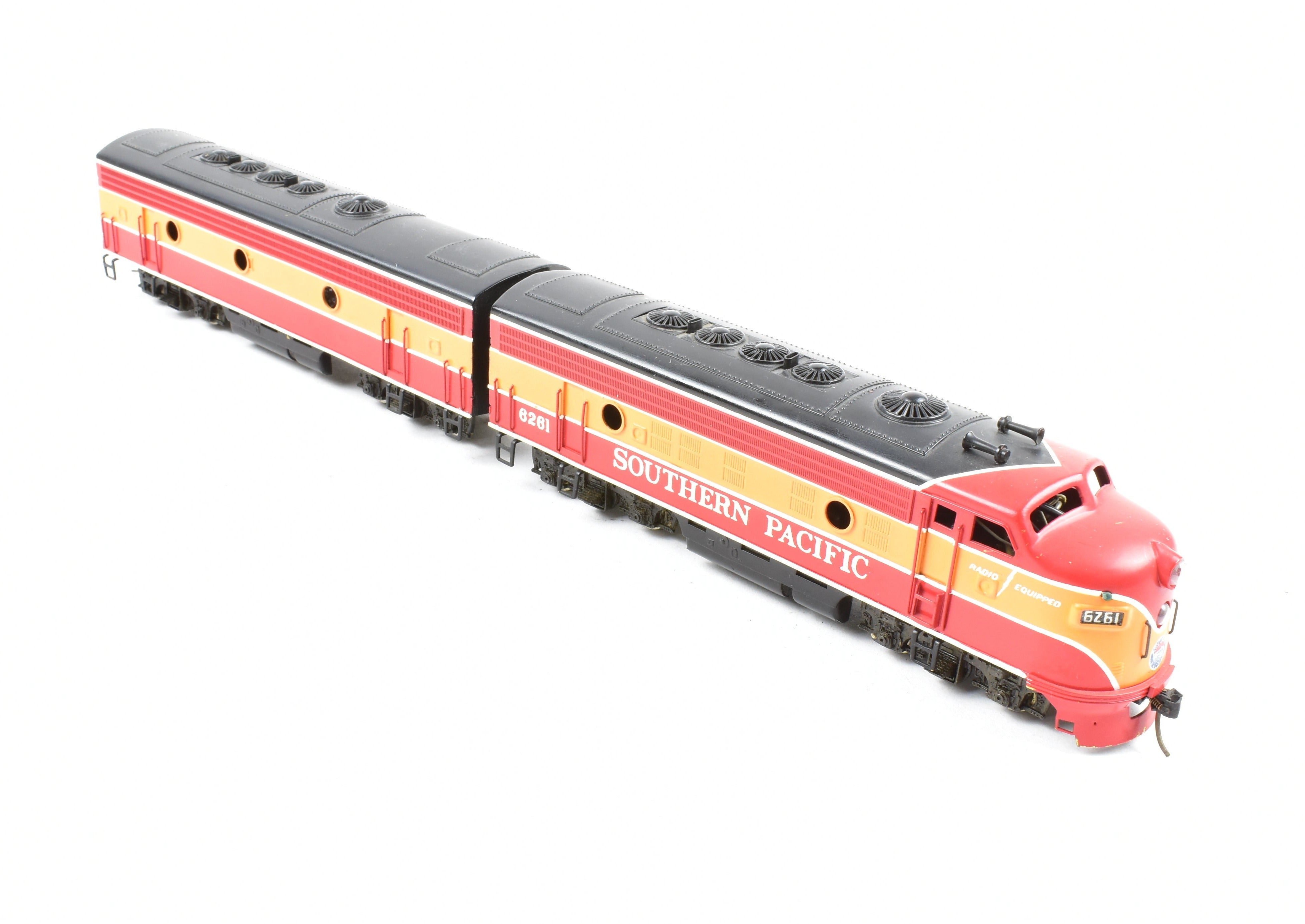 HO Scale Brass Tenshodo SP EMD F9 A/B Factory-Painted Pair from 1960s
