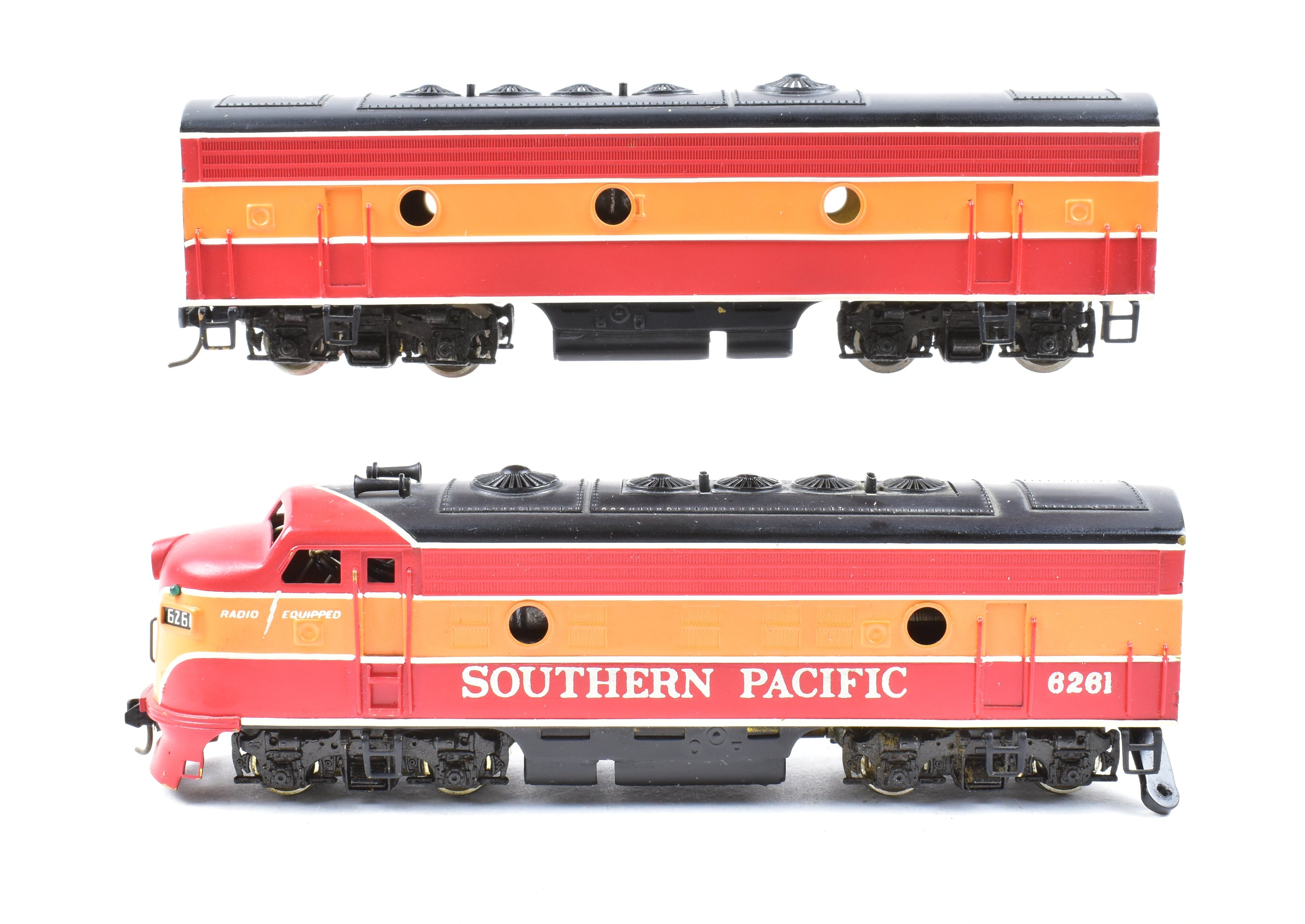 HO Scale Brass Tenshodo SP EMD F9 A/B Factory-Painted Pair from 1960s