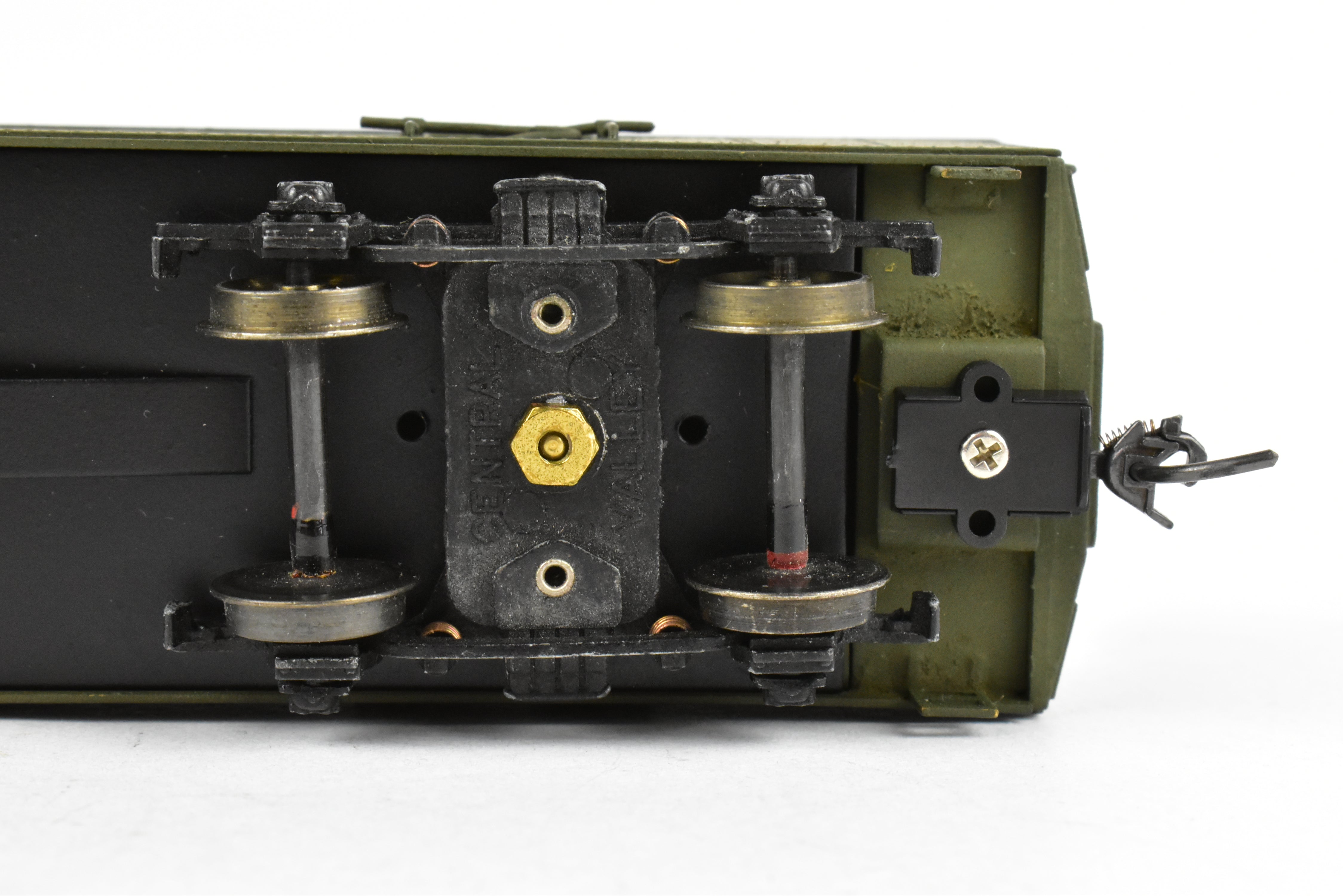 HO Scale Brass ATSF Santa Fe Heavyweight RPO Car with Custom Paint and Metal Wheels