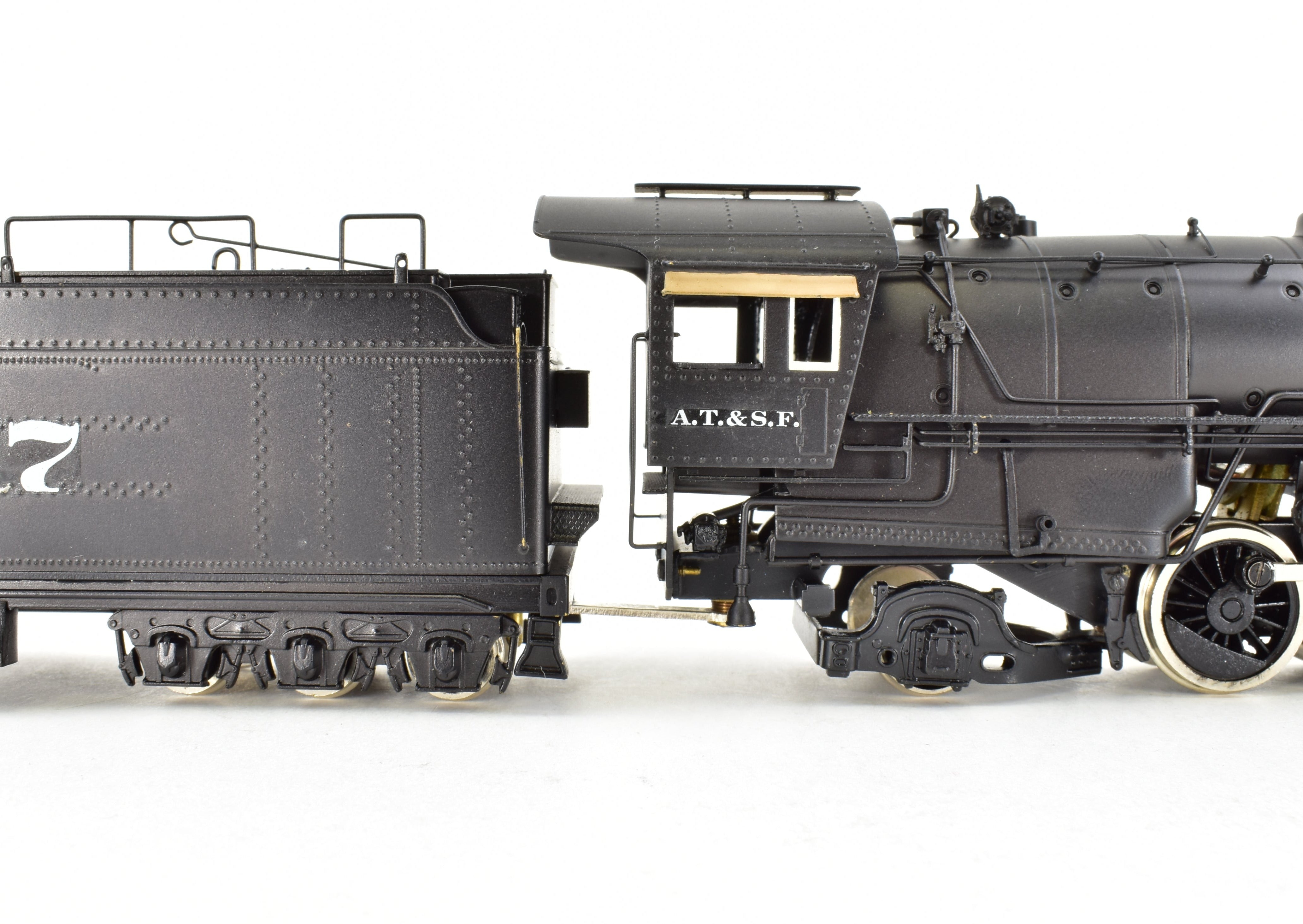 High - Quality HO Scale Brass Pacific Fast Mail Model Train - United ATSF - Santa Fe 2 - 10 - 2 3800 Class, Custom - Painted No. 3907