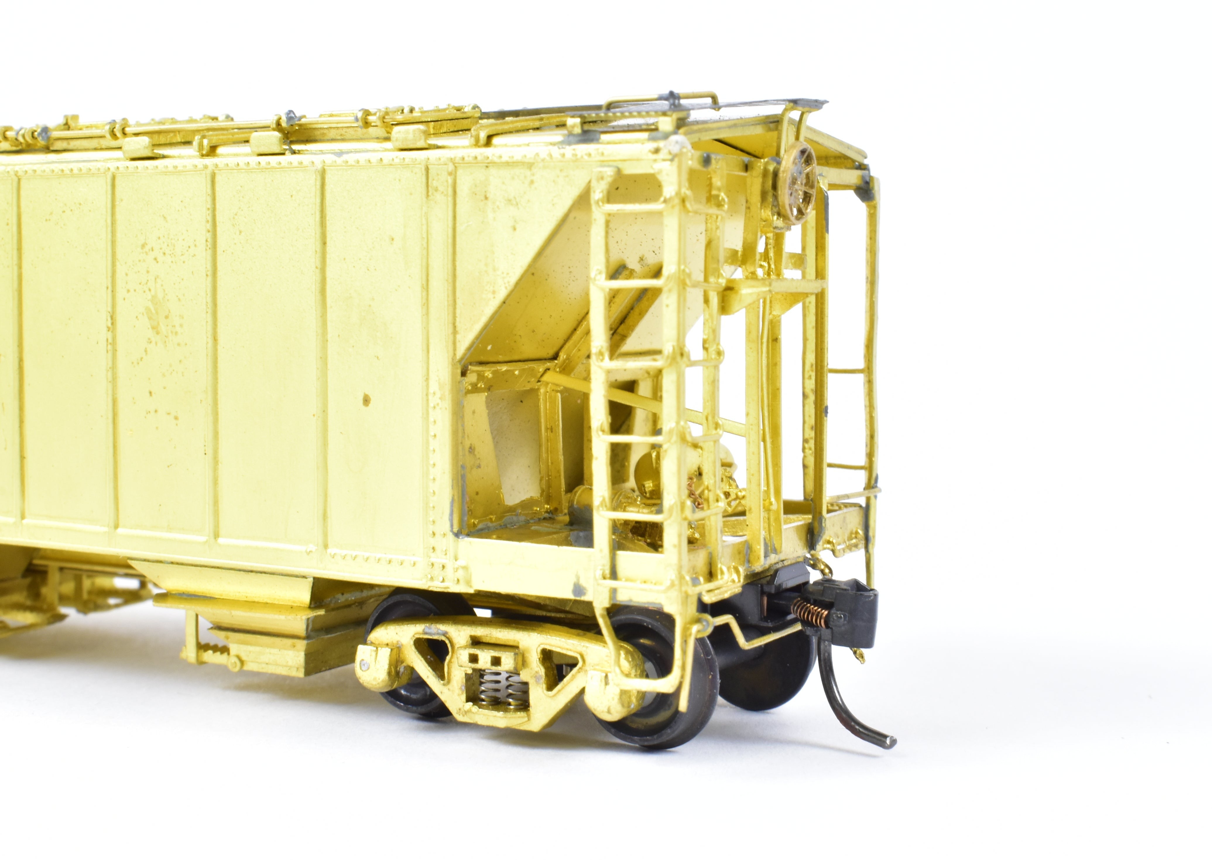 HO Scale Brass 34-Foot Covered Hopper with Closed Sides and Square Hatches from Pecos River Brass for Various Roads ACF