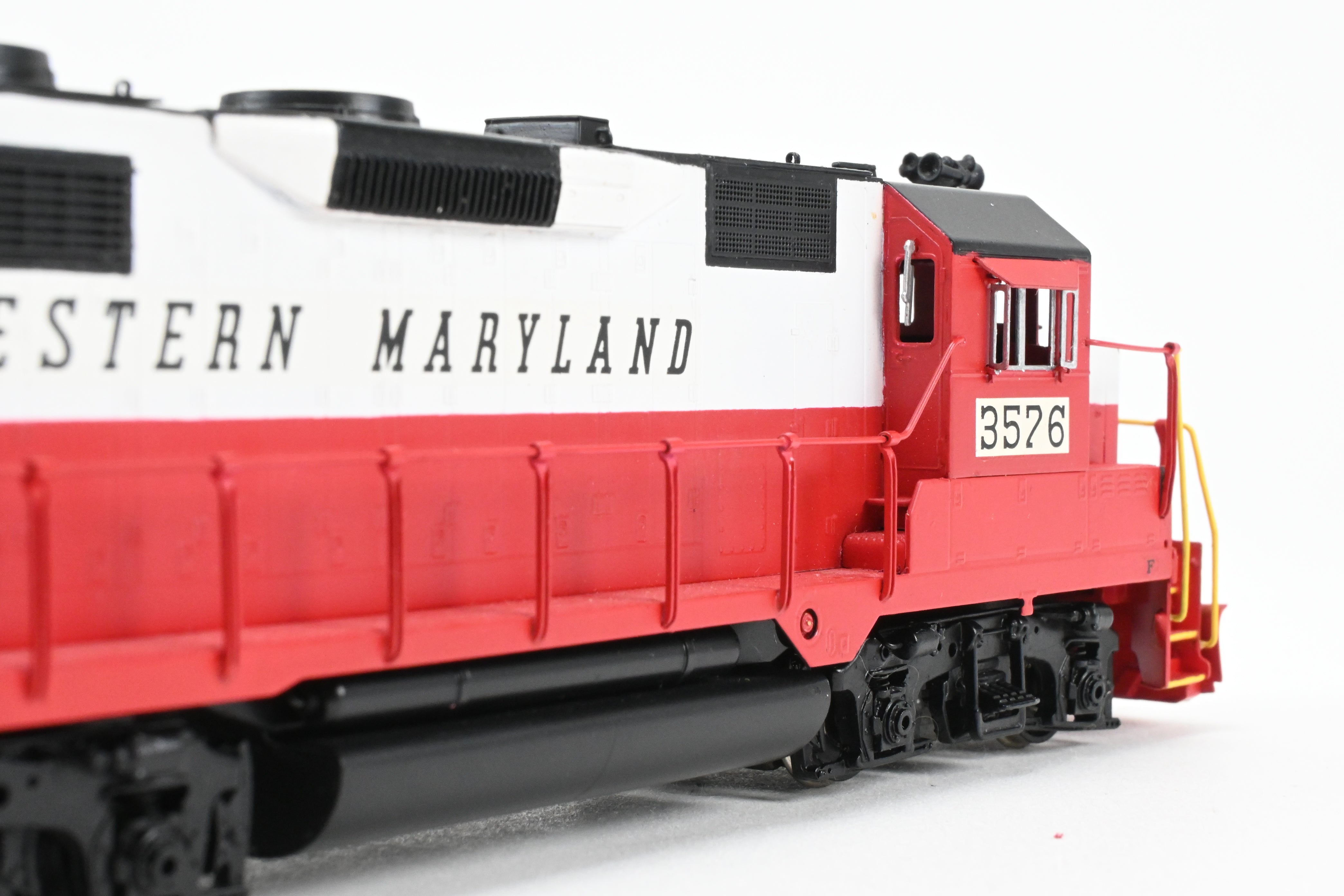 HO Scale Brass Model Train - Western Maryland EMD GP35 2500HP Low Hood Freight Locomotive No. 3576 by Oriental Limited