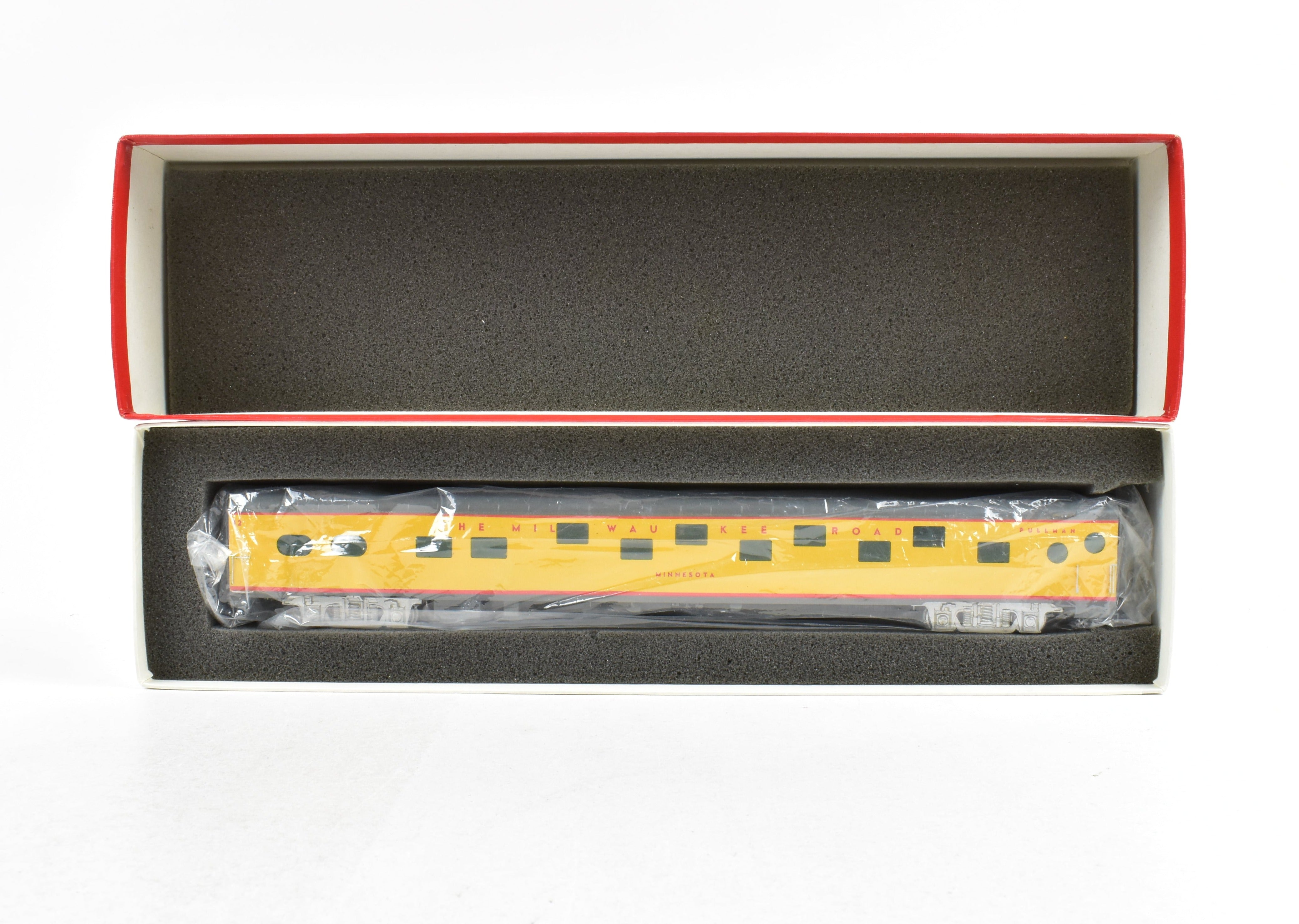 HO Custom Painted Brass Soho Milwaukee Road 16-Duplex-4DB Sleeper 'Minnesota'