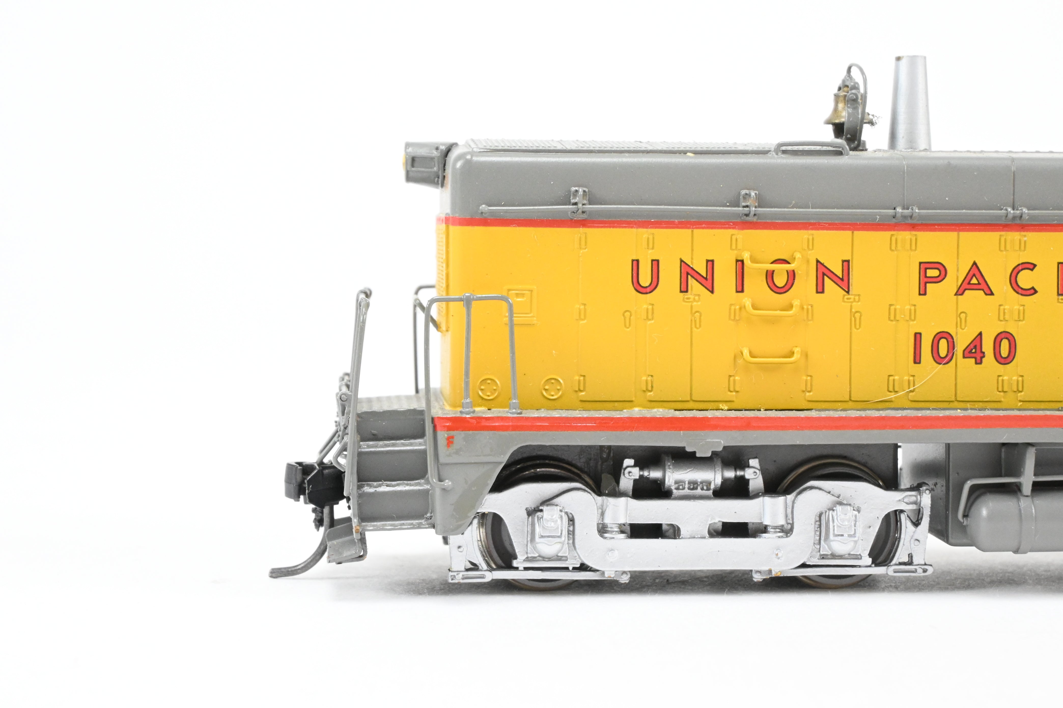 HO Scale Brass Oriental Limited Union Pacific EMD NW - 2 1000HP Phase II Switcher Locomotive with Custom Painting in As - Is Condition