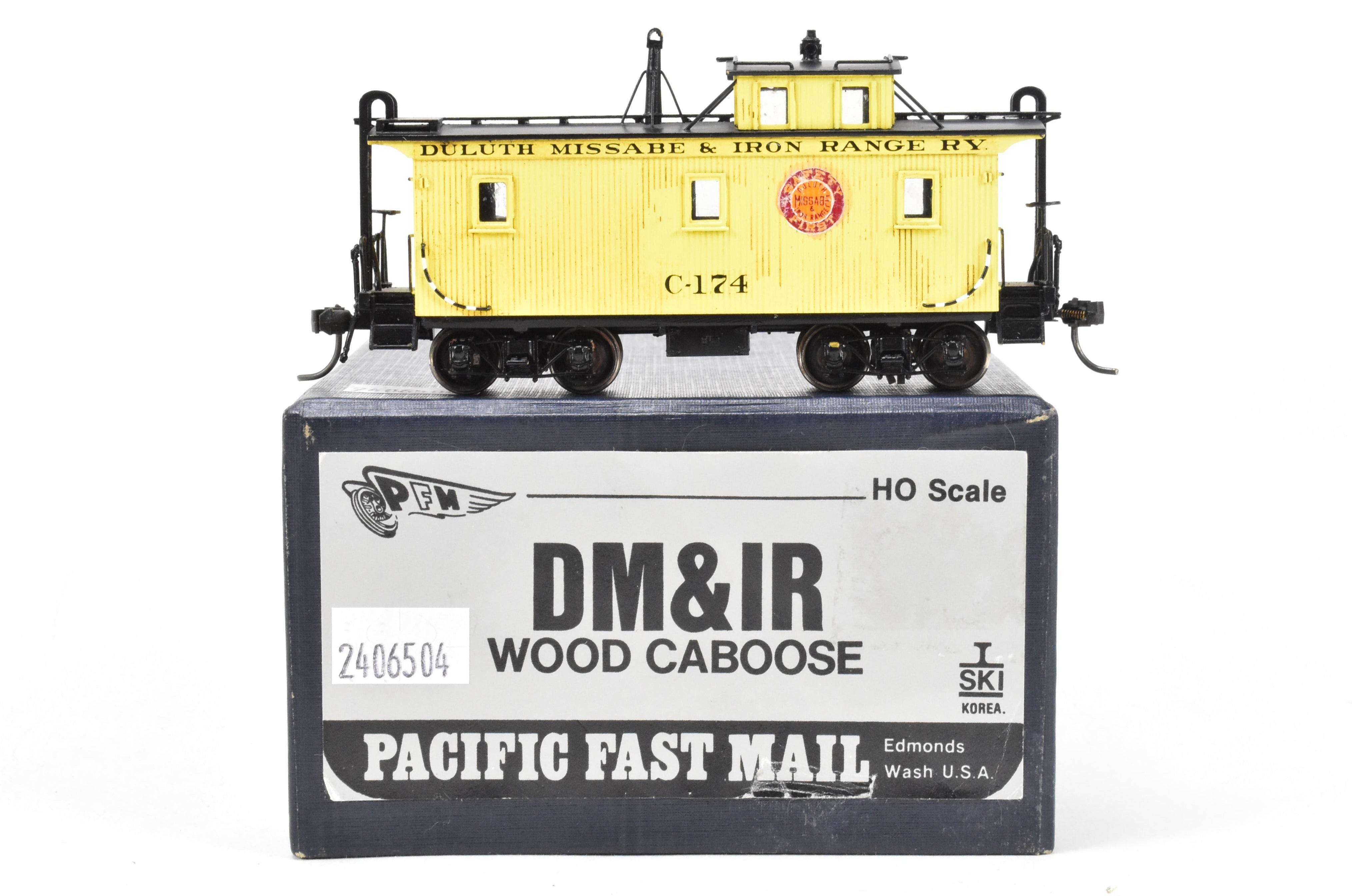 High - Quality HO Scale Brass Pacific Fast Mail (PFM) SKI - Built Duluth Missabe & Iron Range Wood Caboose Model with Factory Painting and Numbering C - 174