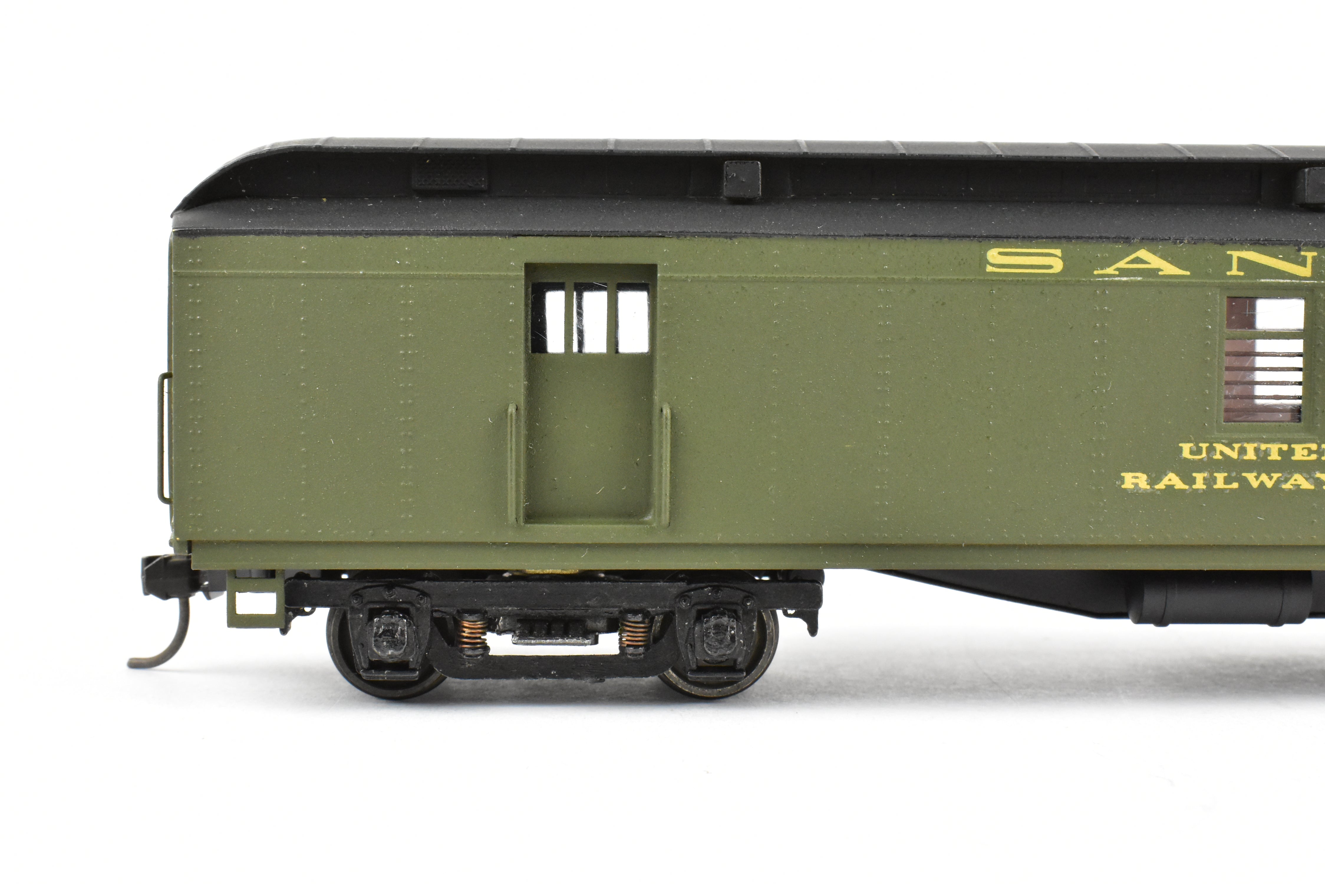HO Scale Brass ATSF Santa Fe Heavyweight RPO Car with Custom Paint and Metal Wheels
