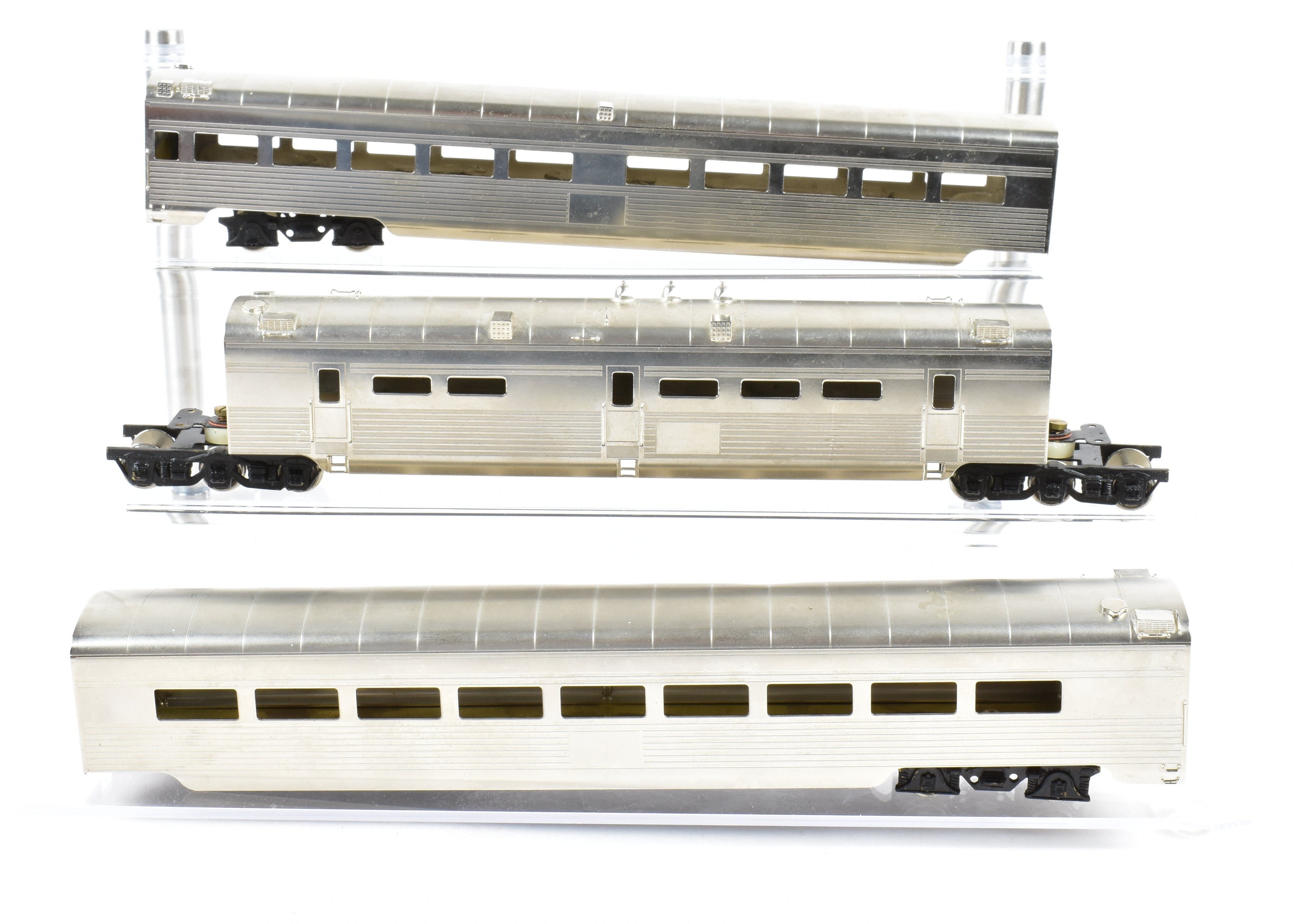 HO Scale Brass Model Train - Southern Pacific 204-Foot Three-Unit Articulated Diner with Corrugated Sides by Brass Soho