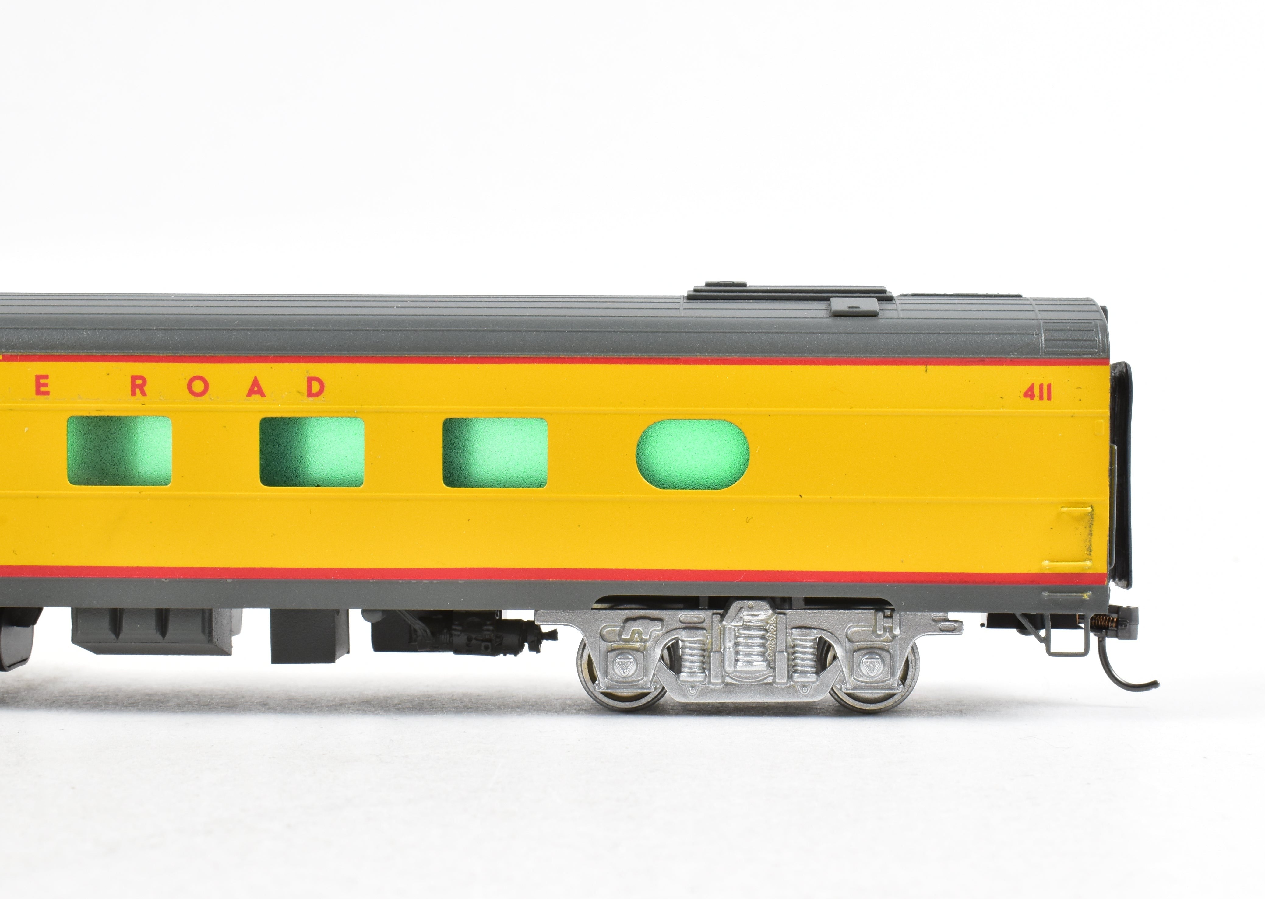 Custom Painted HO Brass Soho Milwaukee Road #411 Diner in UP Streamliner Colors