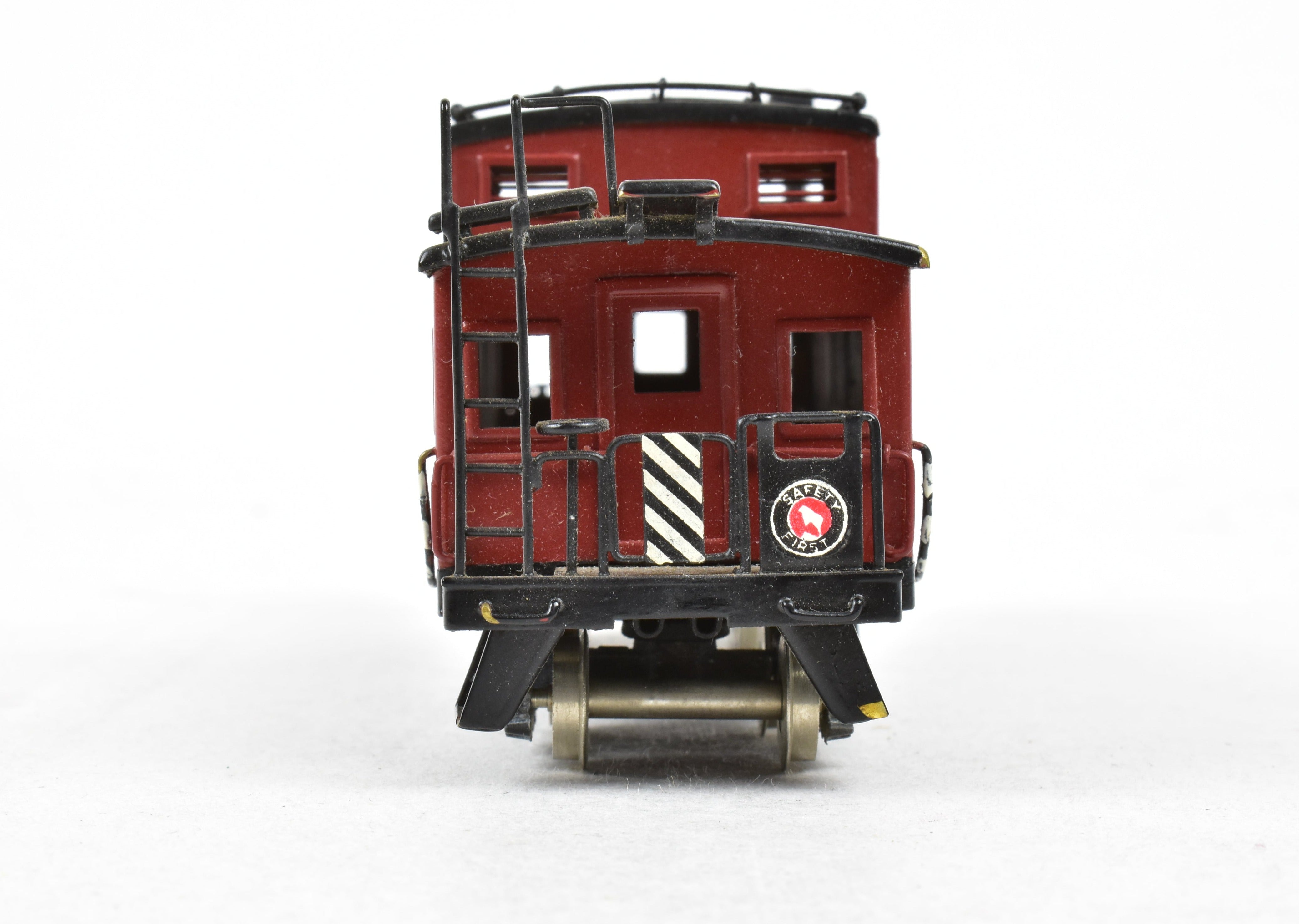 HO Scale Brass PFM - Tenshodo Great Northern Steel Caboose Factory Painted in 'As - Is' Condition for Model Train Enthusiasts
