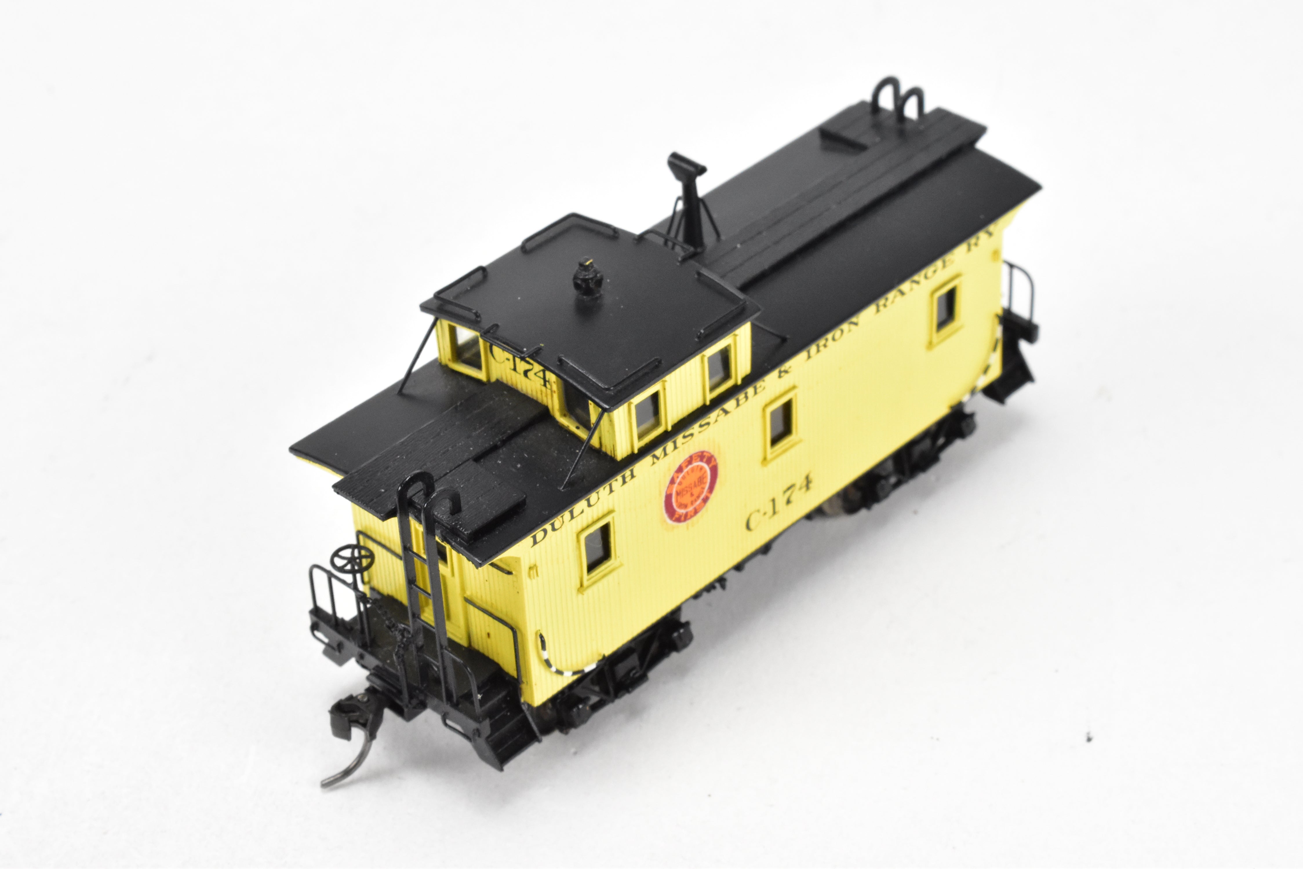 High - Quality HO Scale Brass Pacific Fast Mail (PFM) SKI - Built Duluth Missabe & Iron Range Wood Caboose Model with Factory Painting and Numbering C - 174