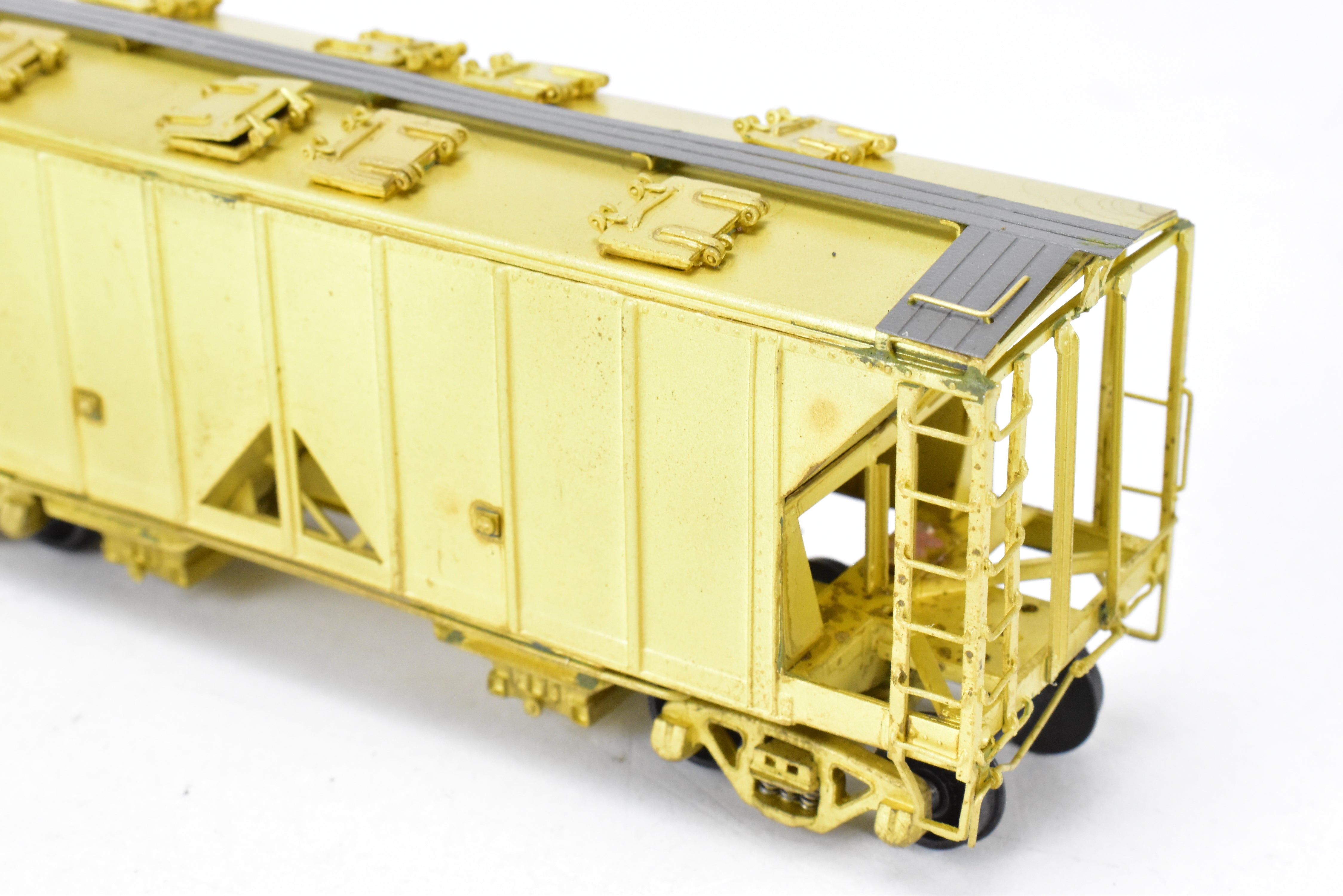 High - Quality HO Scale Brass Model of Pecos River Brass ATSF - Santa Fe ACF 34 - Foot Covered Hopper Class Ga - 45 in the Number Range of 182000 - 182009