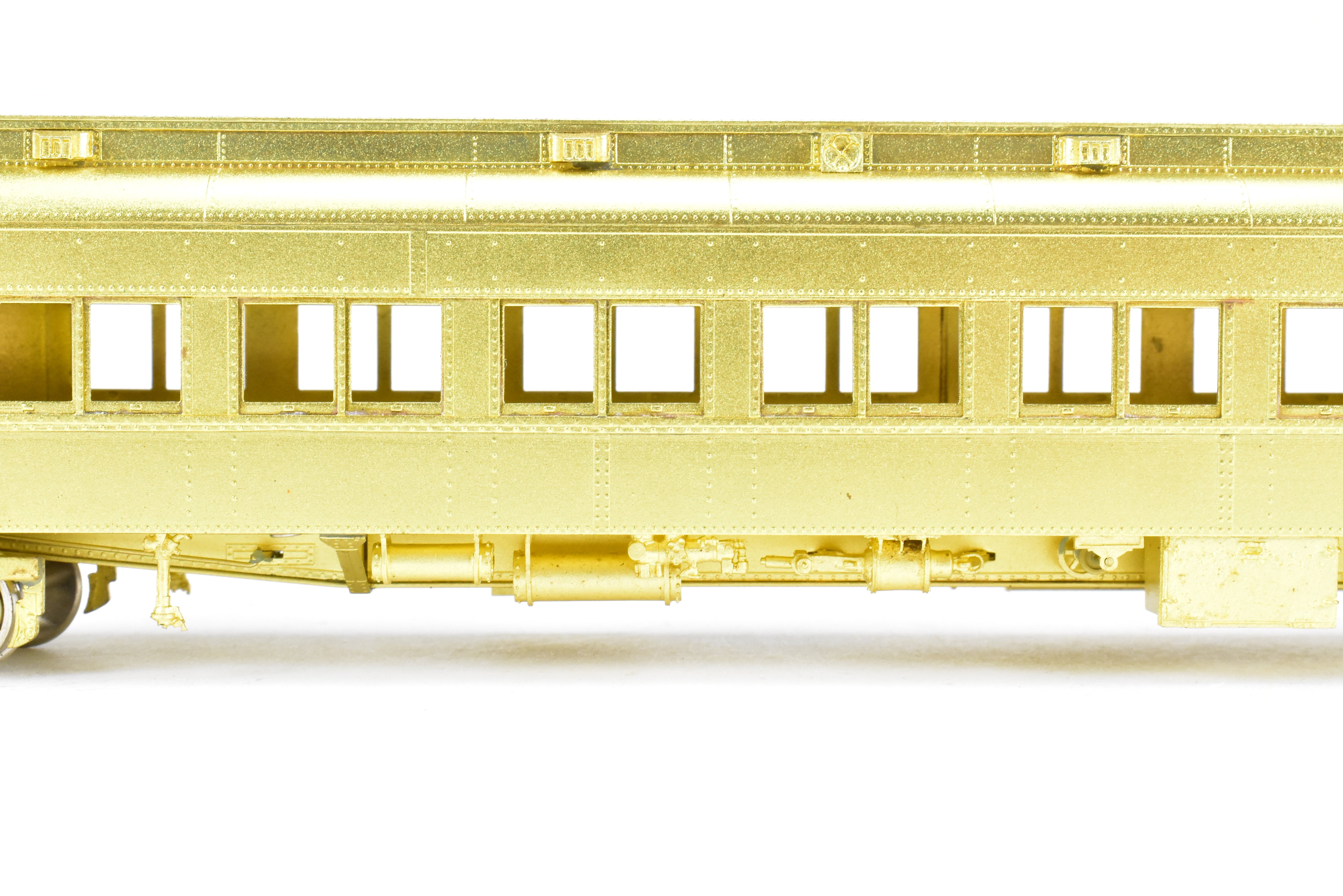 HO Brass Oriental Limited 14-Section Heavyweight Tourist Car without Air Conditioning