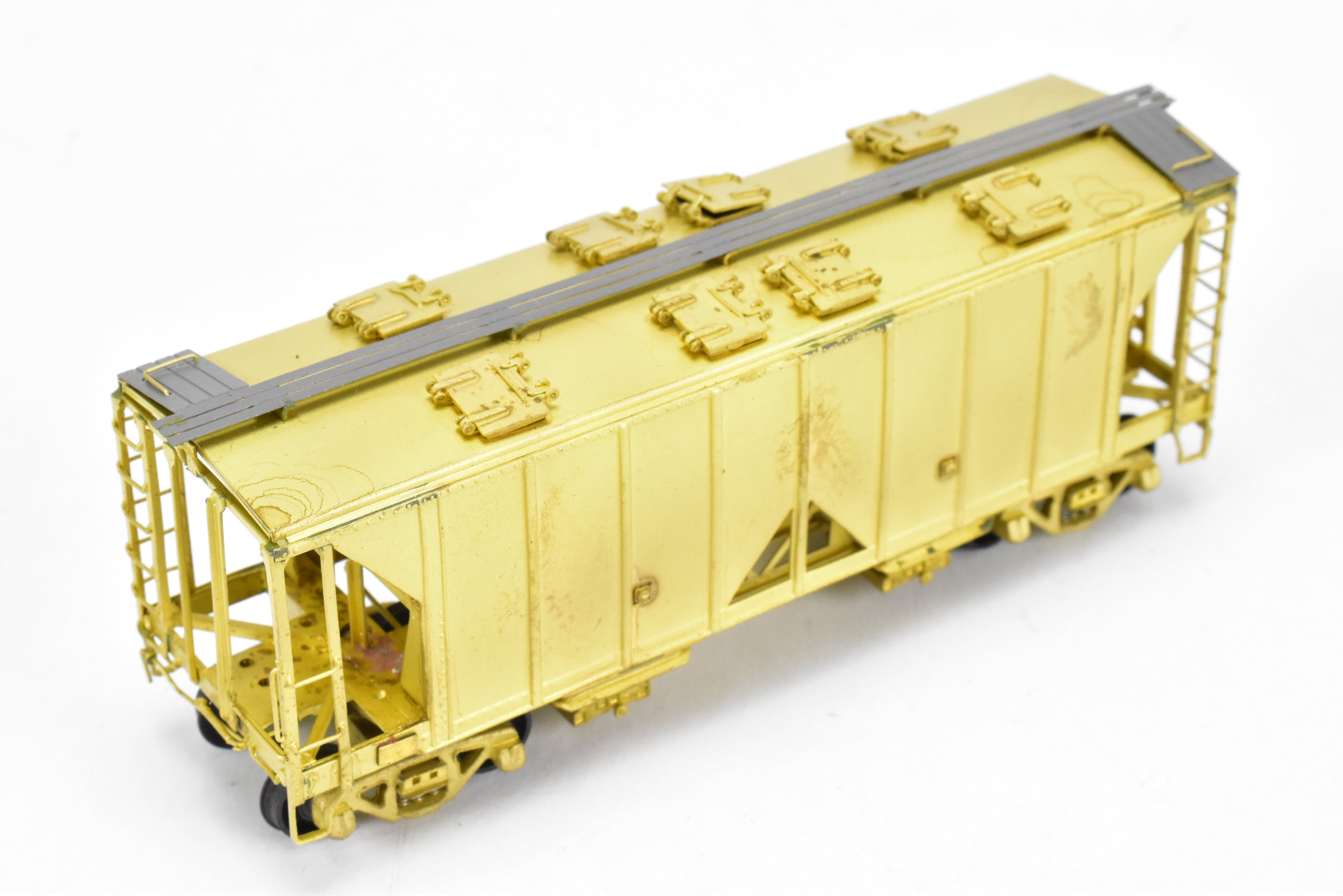 High - Quality HO Scale Brass Model of Pecos River Brass ATSF - Santa Fe ACF 34 - Foot Covered Hopper Class Ga - 45 in the Number Range of 182000 - 182009