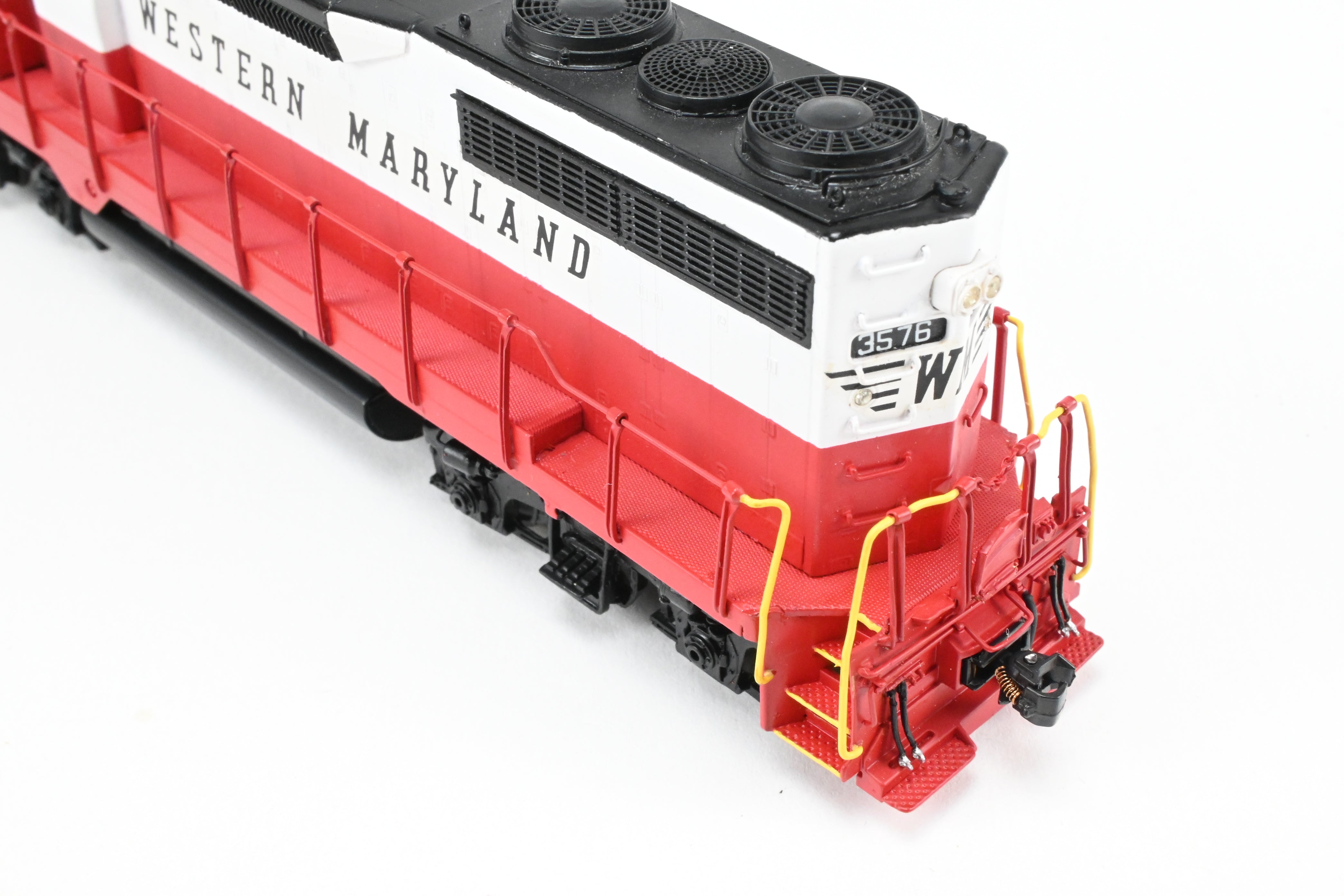 HO Scale Brass Model Train - Western Maryland EMD GP35 2500HP Low Hood Freight Locomotive No. 3576 by Oriental Limited