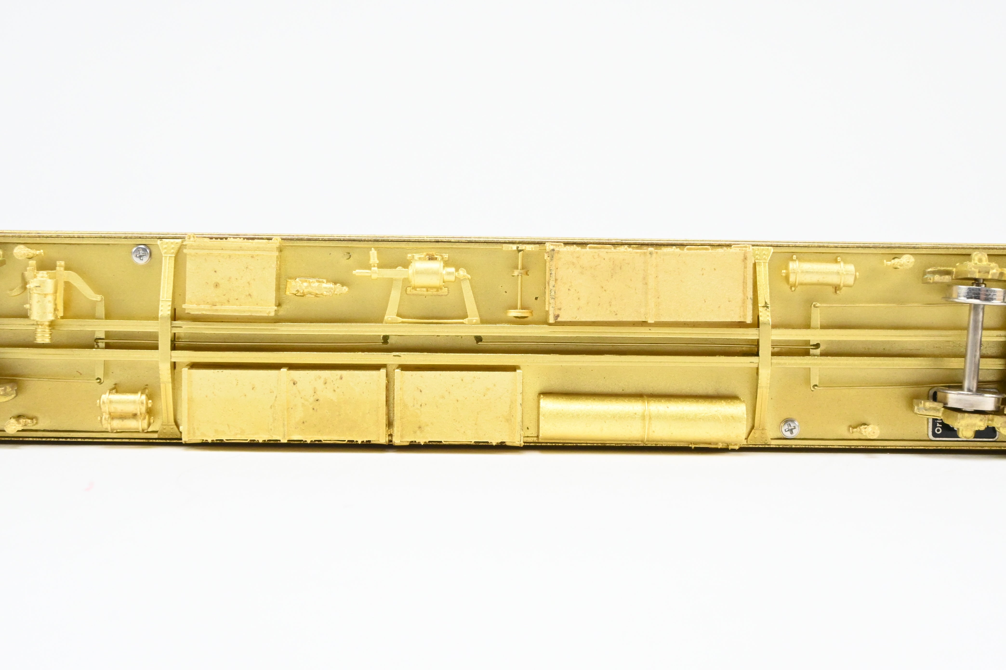 HO Brass Oriental Limited 8-1-2 Heavyweight Sleeper with Ice AC