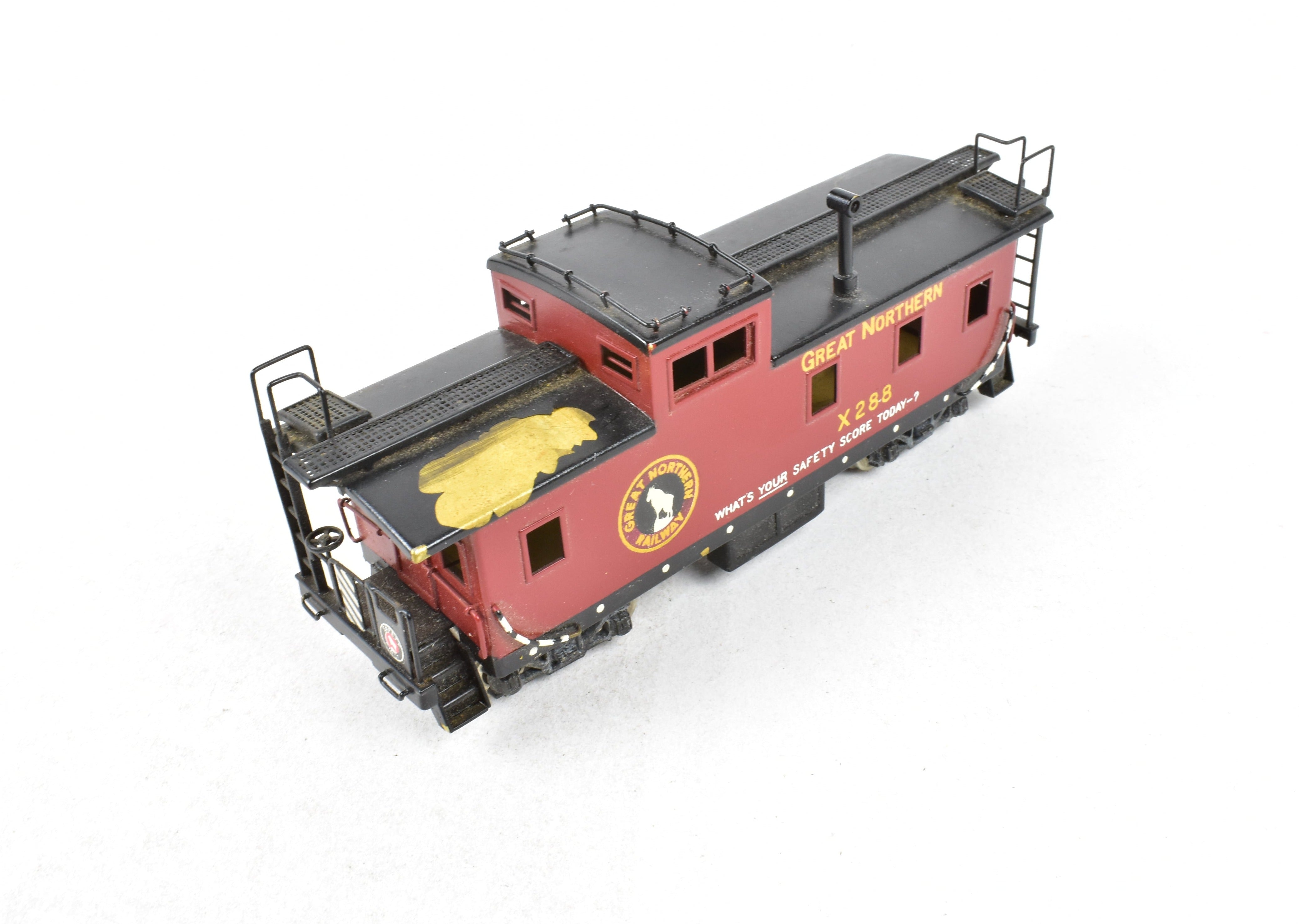 HO Scale Brass PFM - Tenshodo Great Northern Steel Caboose Factory Painted in 'As - Is' Condition for Model Train Enthusiasts