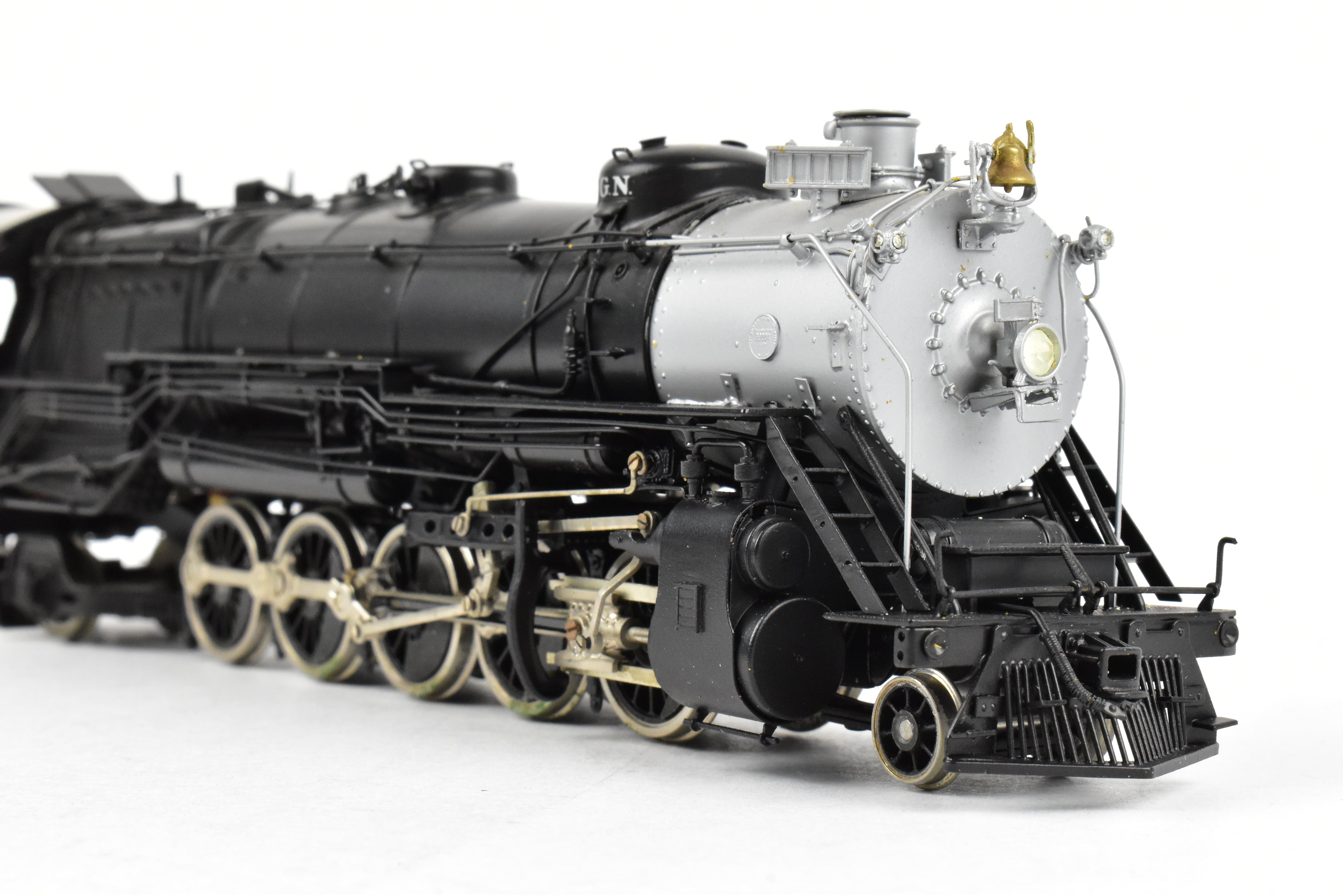 HO Scale Brass Model Train - PFM Tenshodo Great Northern 2-10-2 Class Q-1 Factory Painted Crown Model #2119