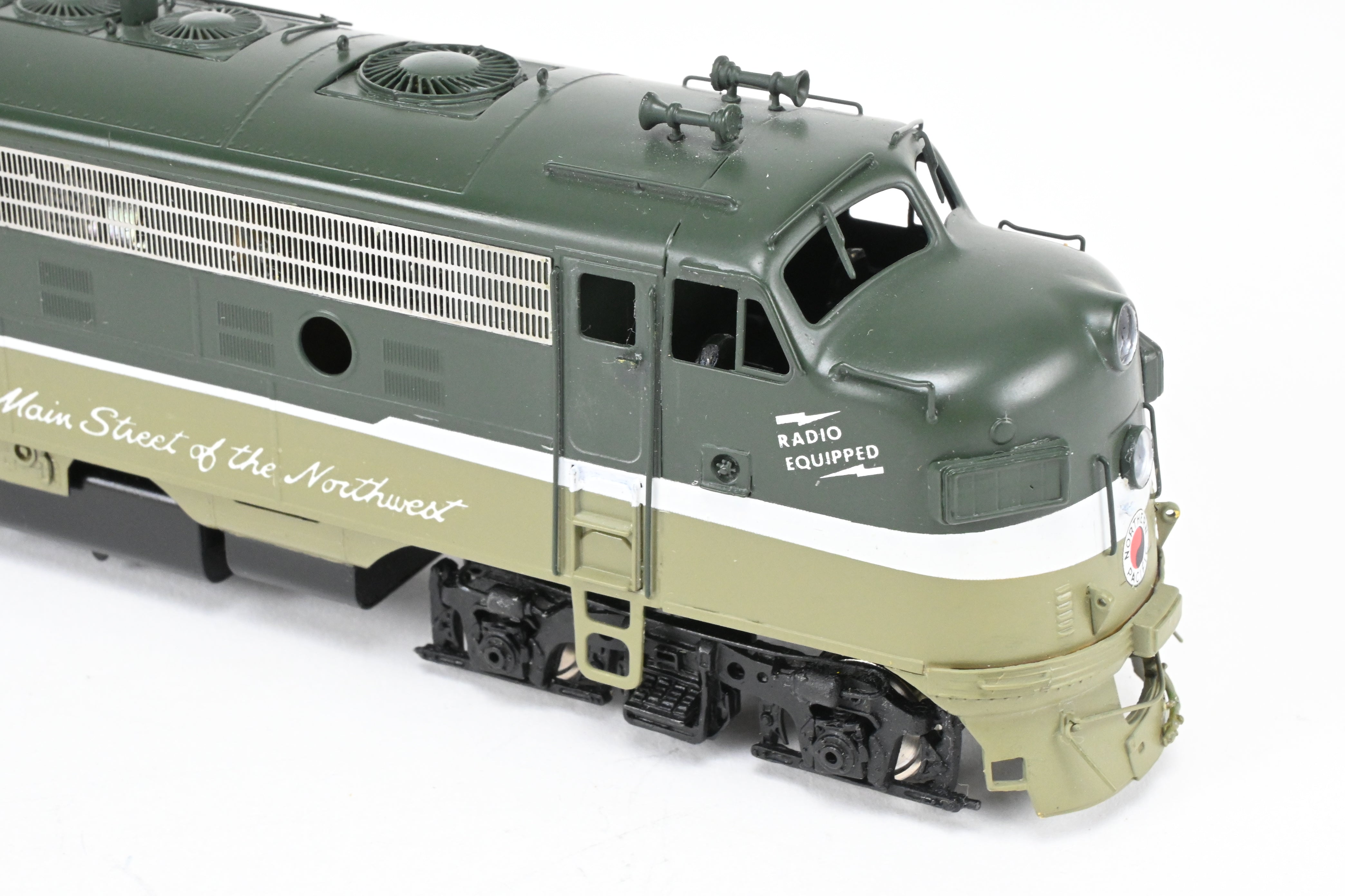 HO Scale Brass Model Train Set - Oriental Limited NP - Northern Pacific EMD F9A/F9B with 1750 HP for Passenger Service in Loewy 'Main Street of the Northwest' North Coast Limited Paint Scheme