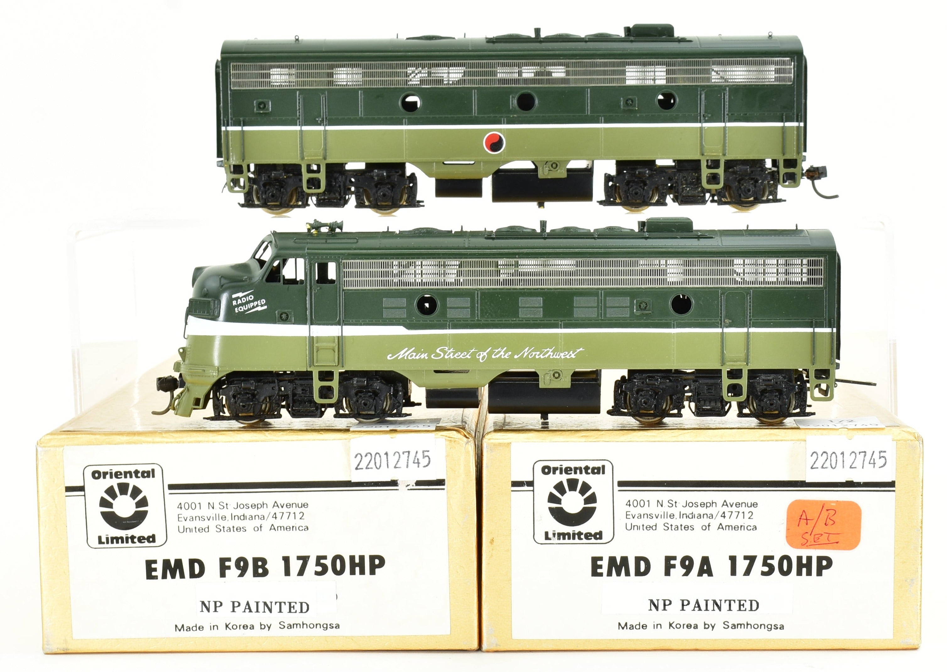 HO Scale Brass Oriental Limited NP EMD F9A/F9B Set with 1750 HP Factory Paint