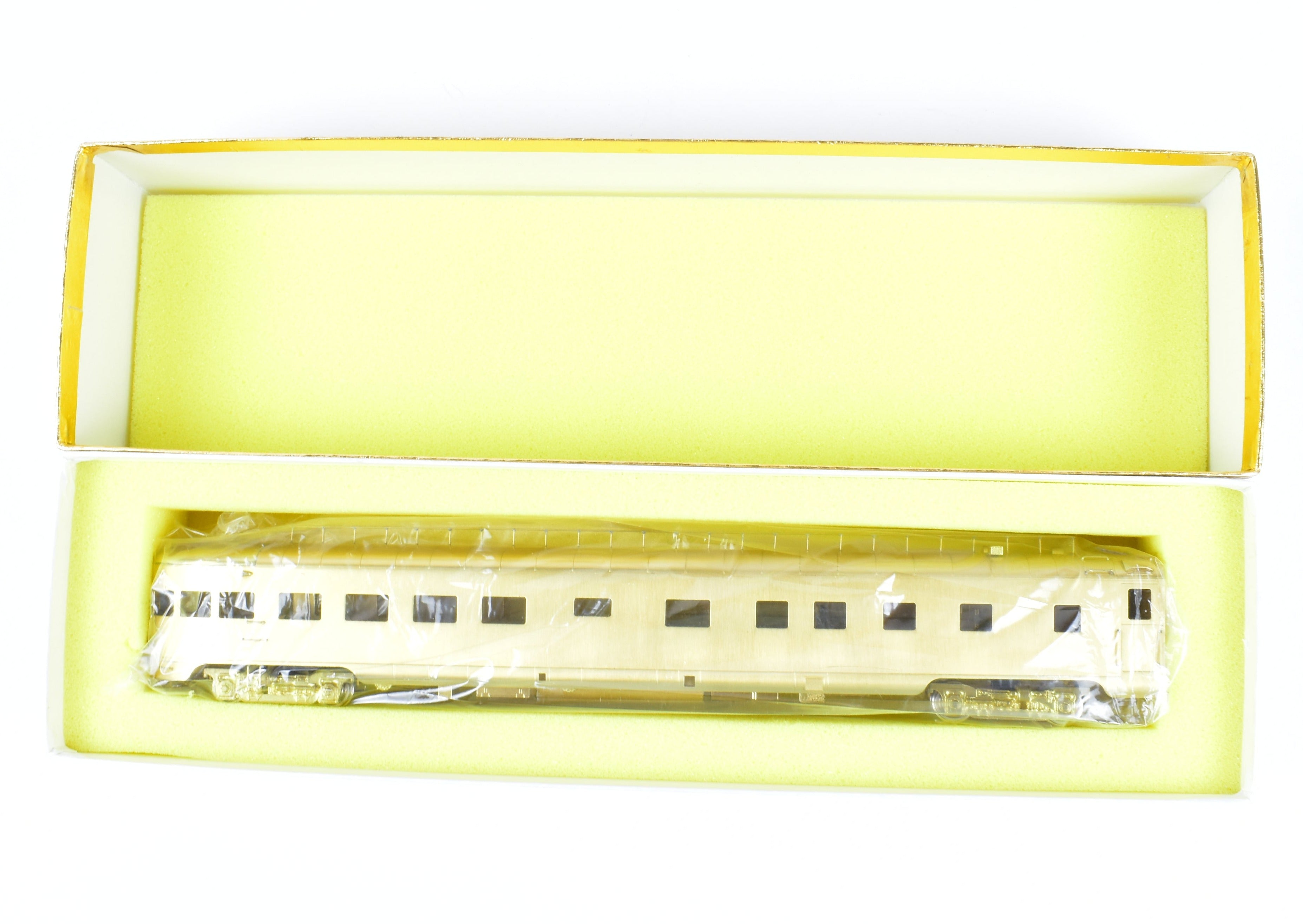 HO Brass Oriental Limited NP - 1948 North Coast Limited Sleeper Observation 390 with Skirts