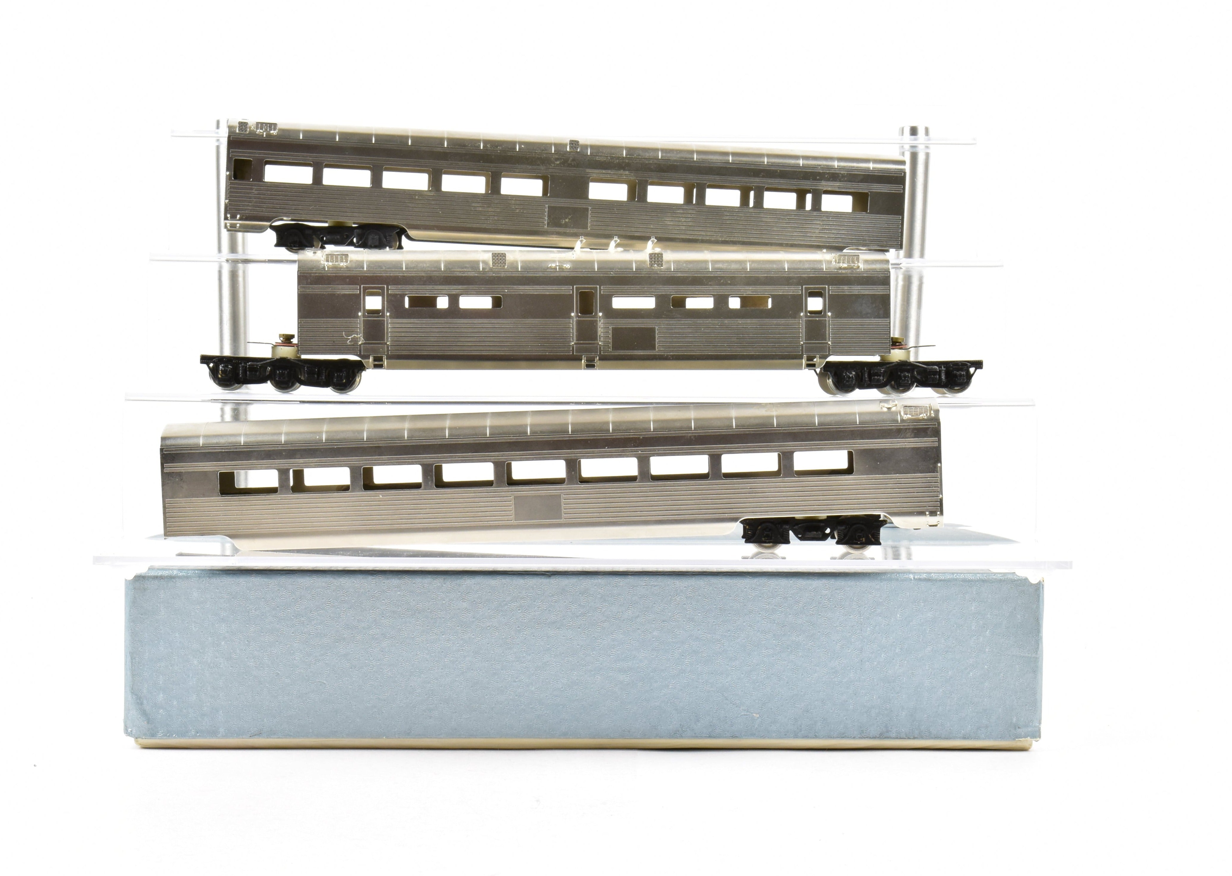 HO Scale Brass Model Train - Southern Pacific 204-Foot Three-Unit Articulated Diner with Corrugated Sides by Brass Soho