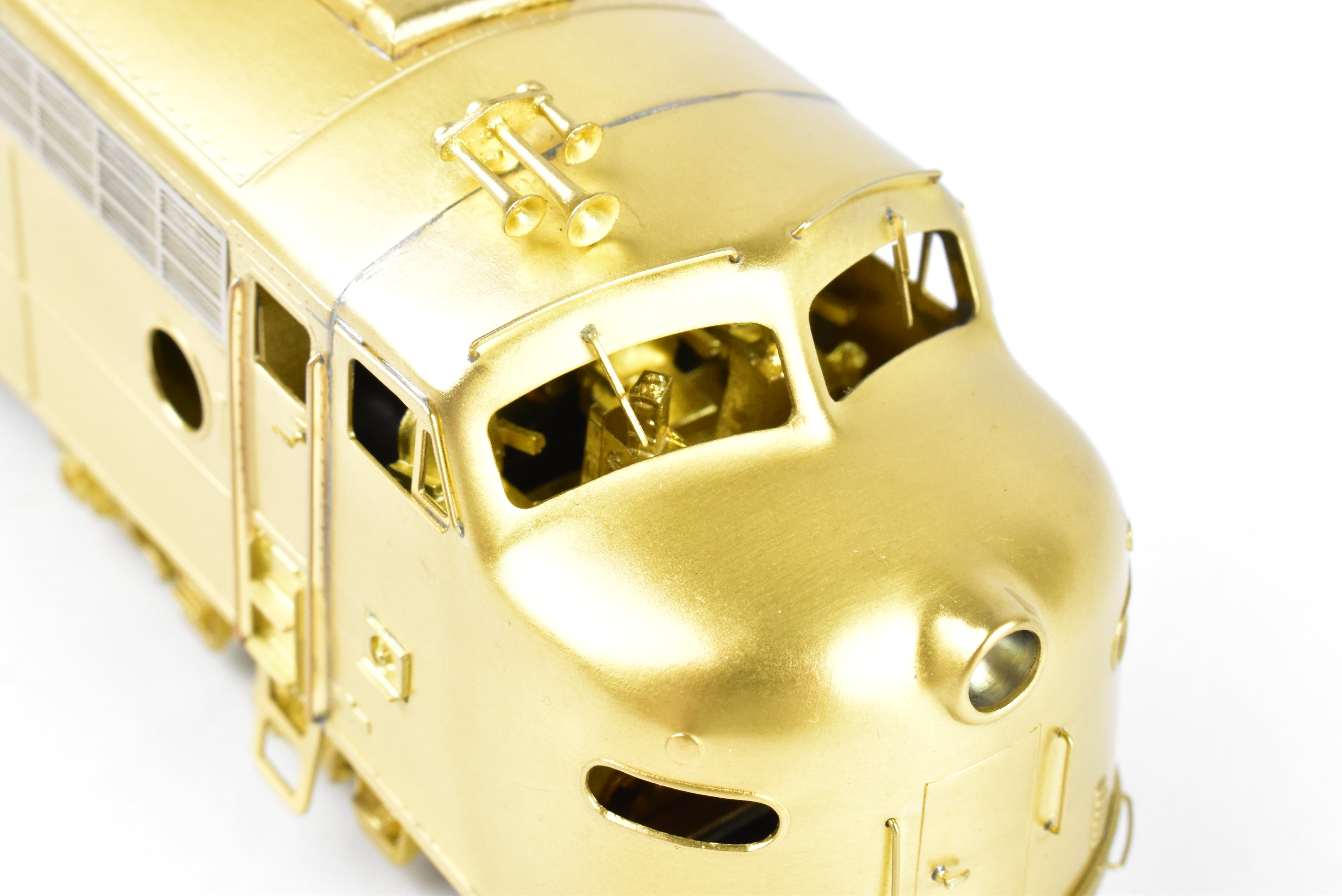 HO Scale Brass Oriental Limited EMD E8A 2250 HP Model with Spare Parts