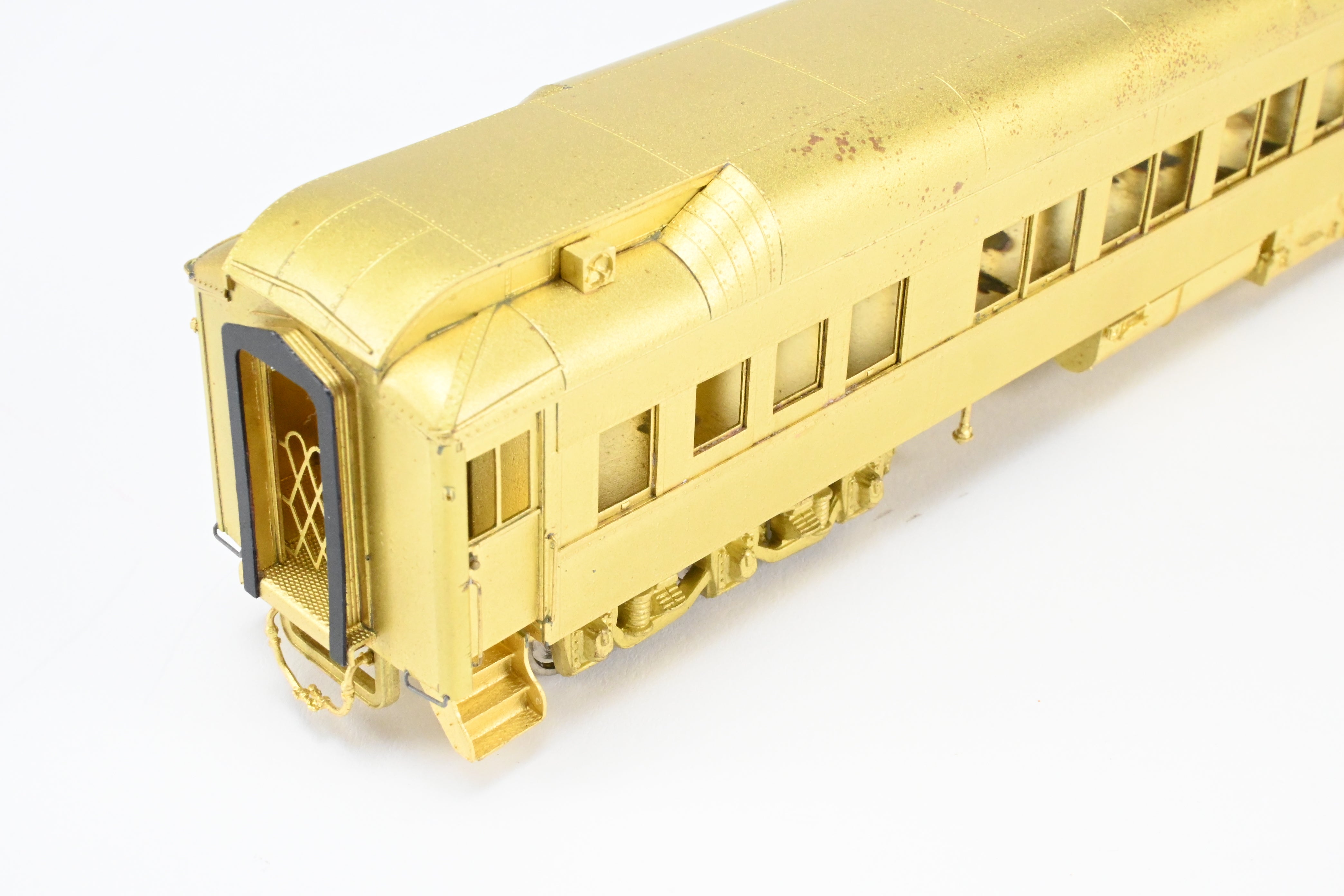 HO Brass Oriental Limited 8-1-2 Heavyweight Sleeper with Ice AC