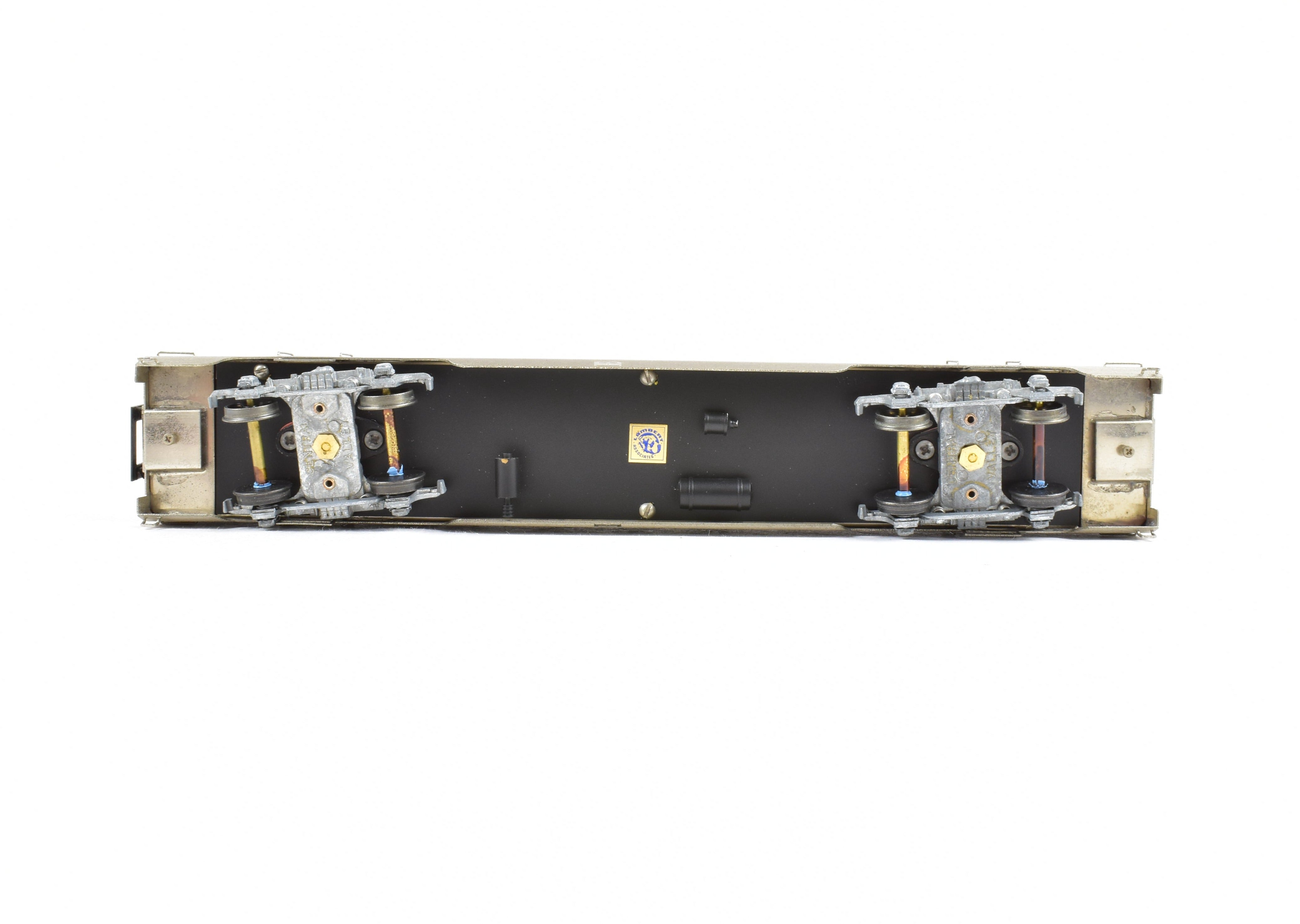 HO Brass Lambert ATSF - Santa Fe 60' Streamlined RPO Car w/ Central Valley Trucks