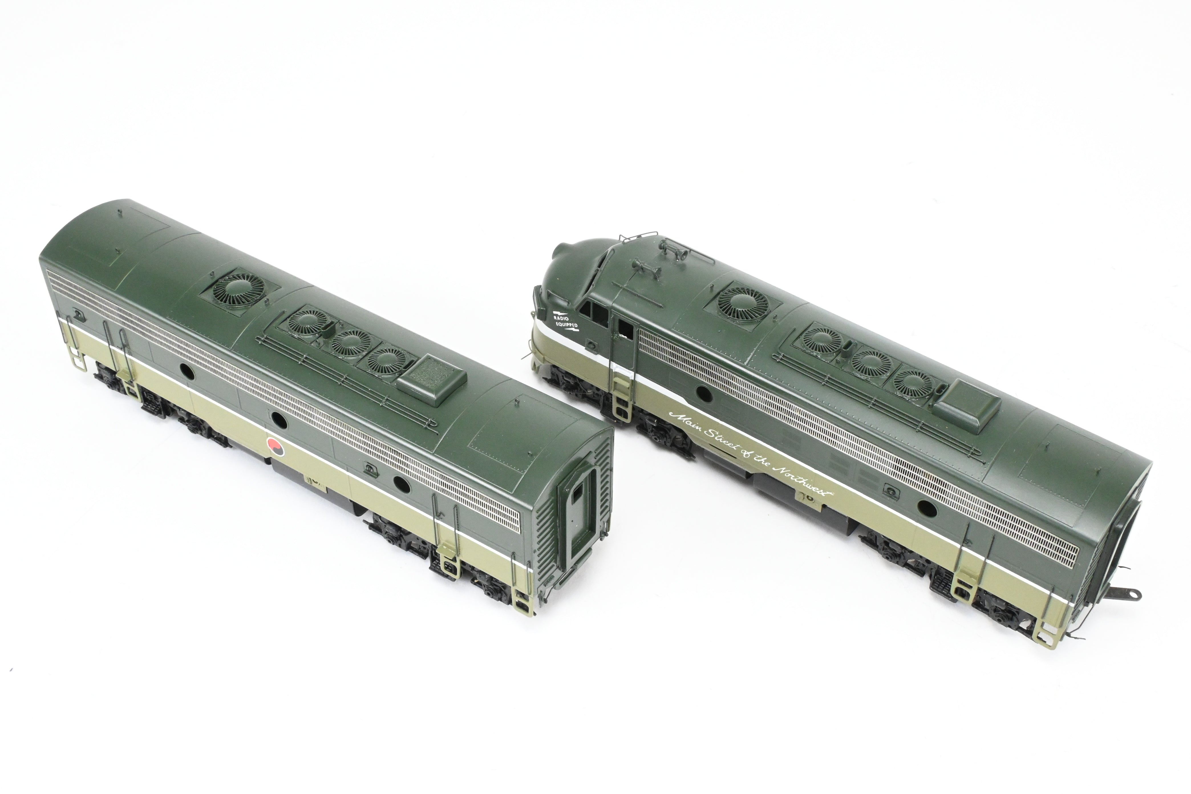 HO Scale Brass Model Train Set - Oriental Limited NP - Northern Pacific EMD F9A/F9B with 1750 HP for Passenger Service in Loewy 'Main Street of the Northwest' North Coast Limited Paint Scheme