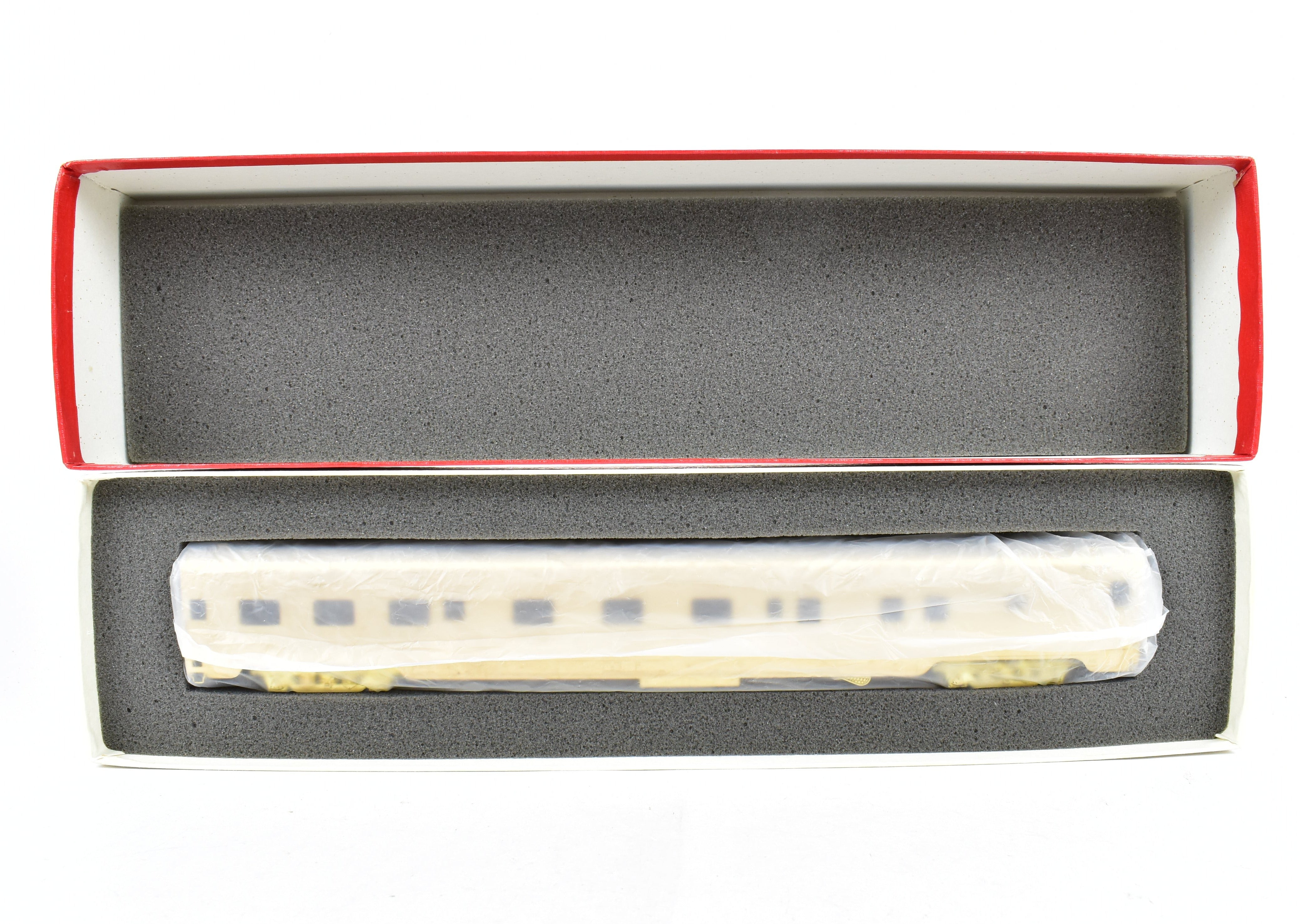 High - Quality HO Scale Brass Soho Illinois Central State Series 6 - 6 - 4 Sleeper Model Train