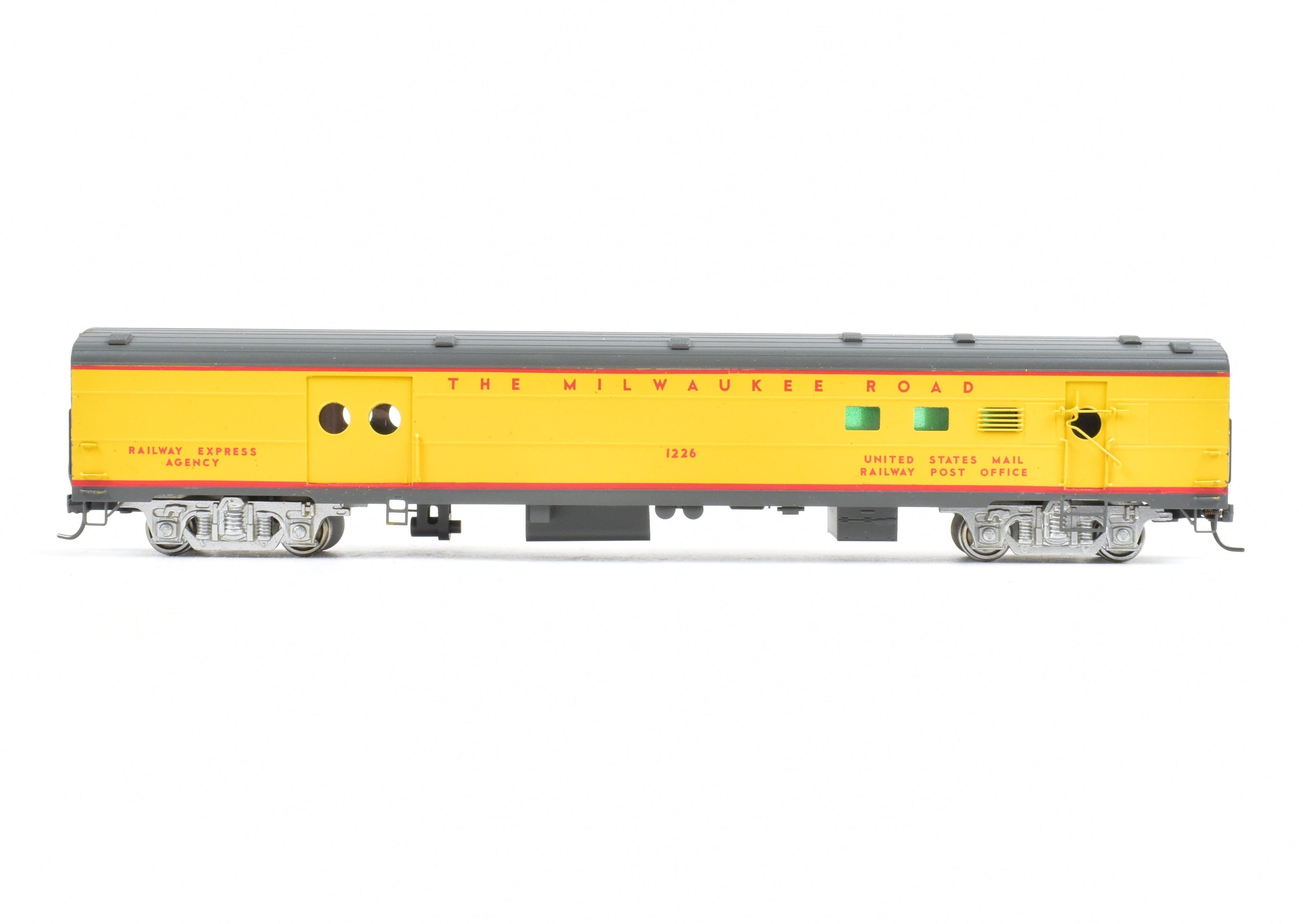 Custom Painted HO Brass Soho Milwaukee Road #1226 Baggage - RPO Model