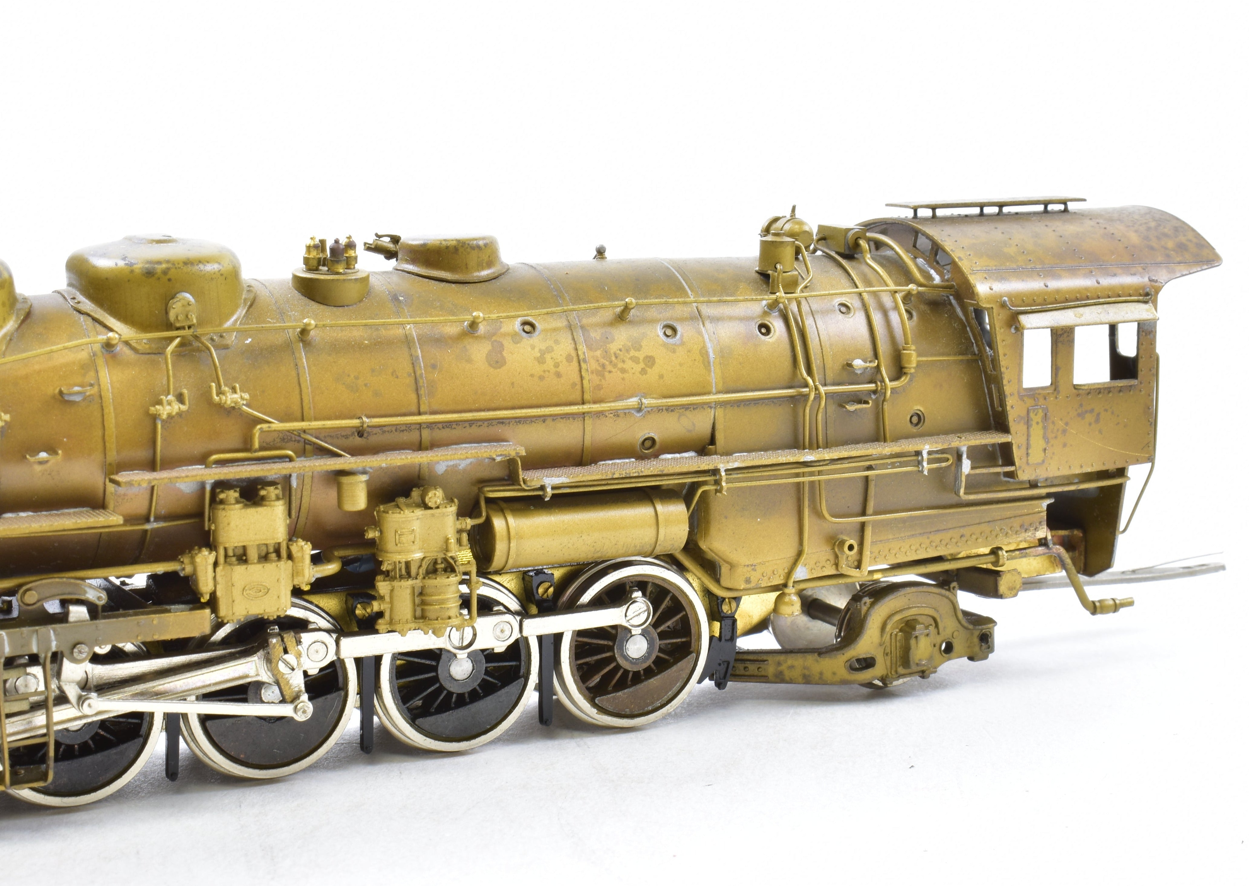 High - Quality HO Scale Brass Pacific Fast Mail Model Train - United ATSF - Santa Fe 2 - 10 - 2