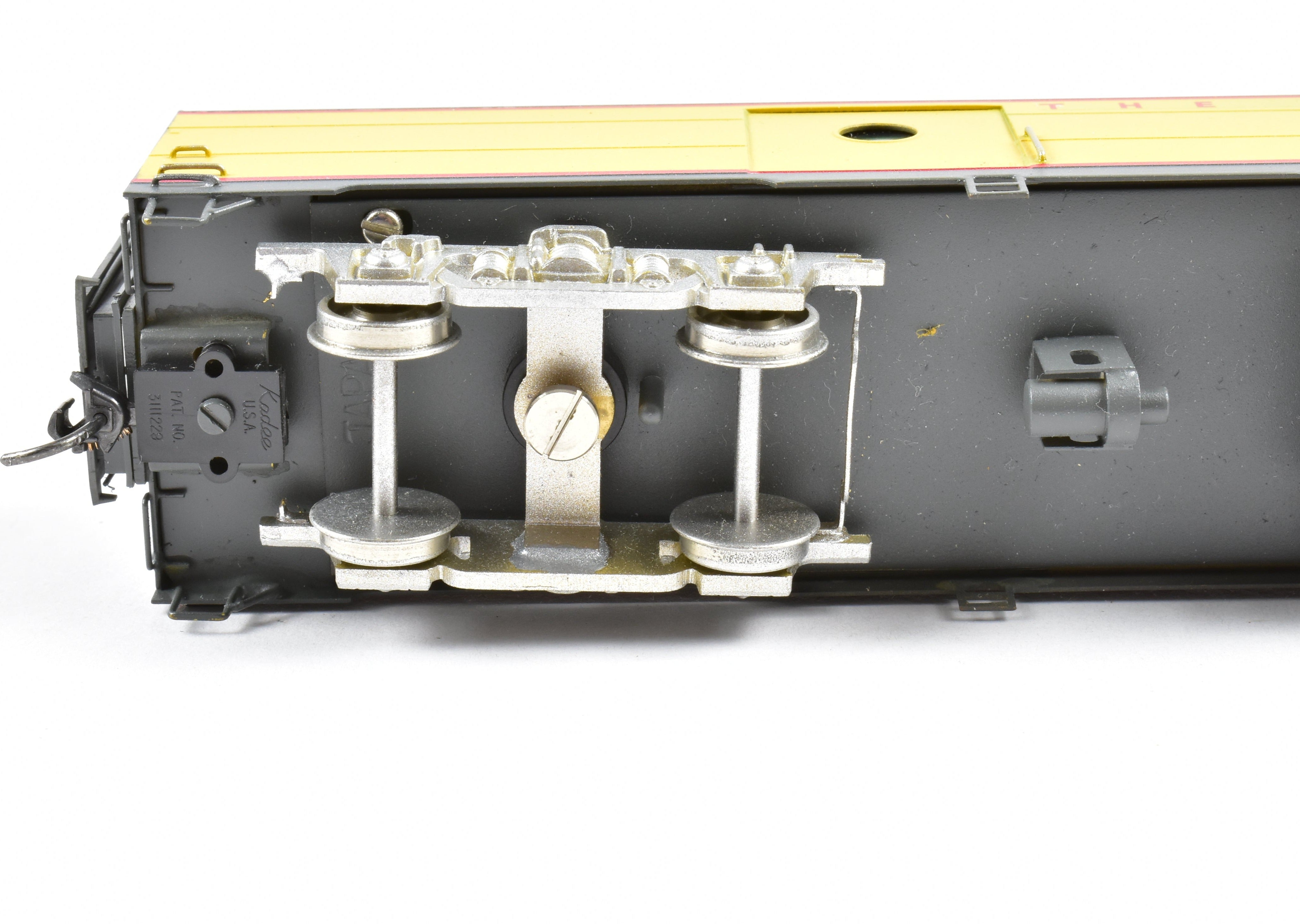 High - Quality HO Scale Brass Soho Milwaukee Road #1208 Baggage - RPO Model with Custom Painted Armour Yellow and Gray Finish