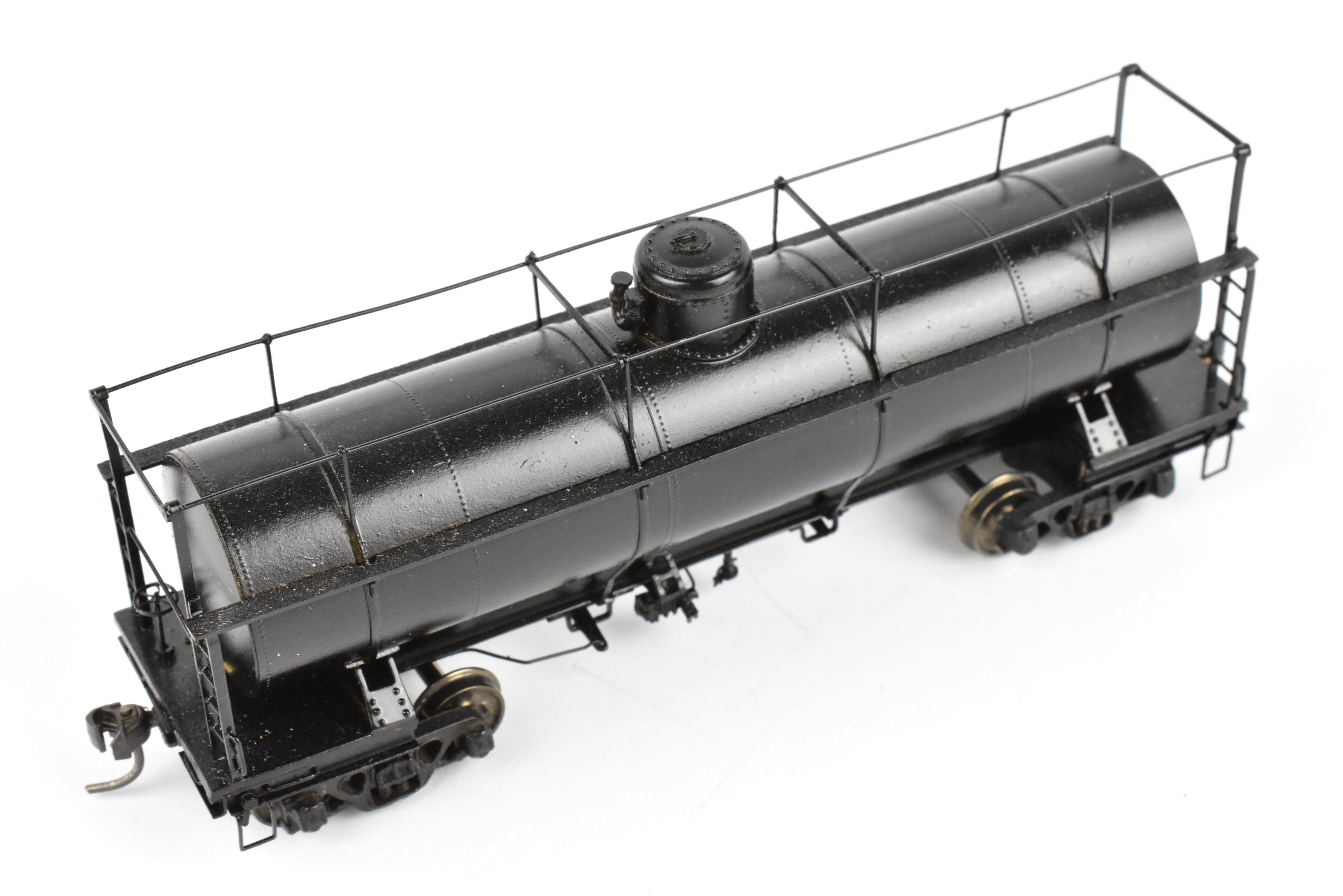 HO Brass NWSL 10,000 Gallon Logging Tank Car, Unlettered, Korean - Built