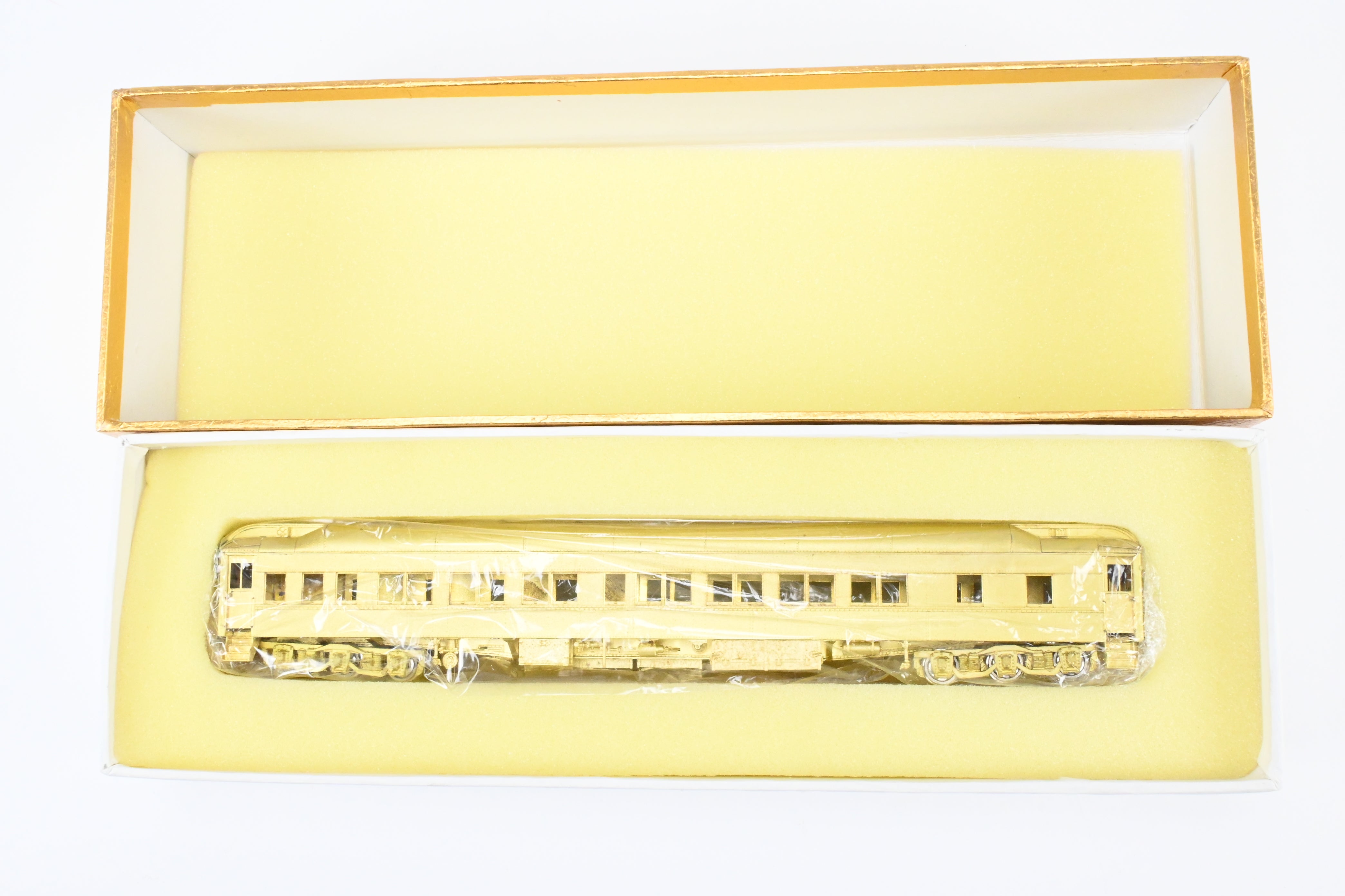 HO Brass Oriental Limited 8-1-2 Heavyweight Sleeper with Ice AC