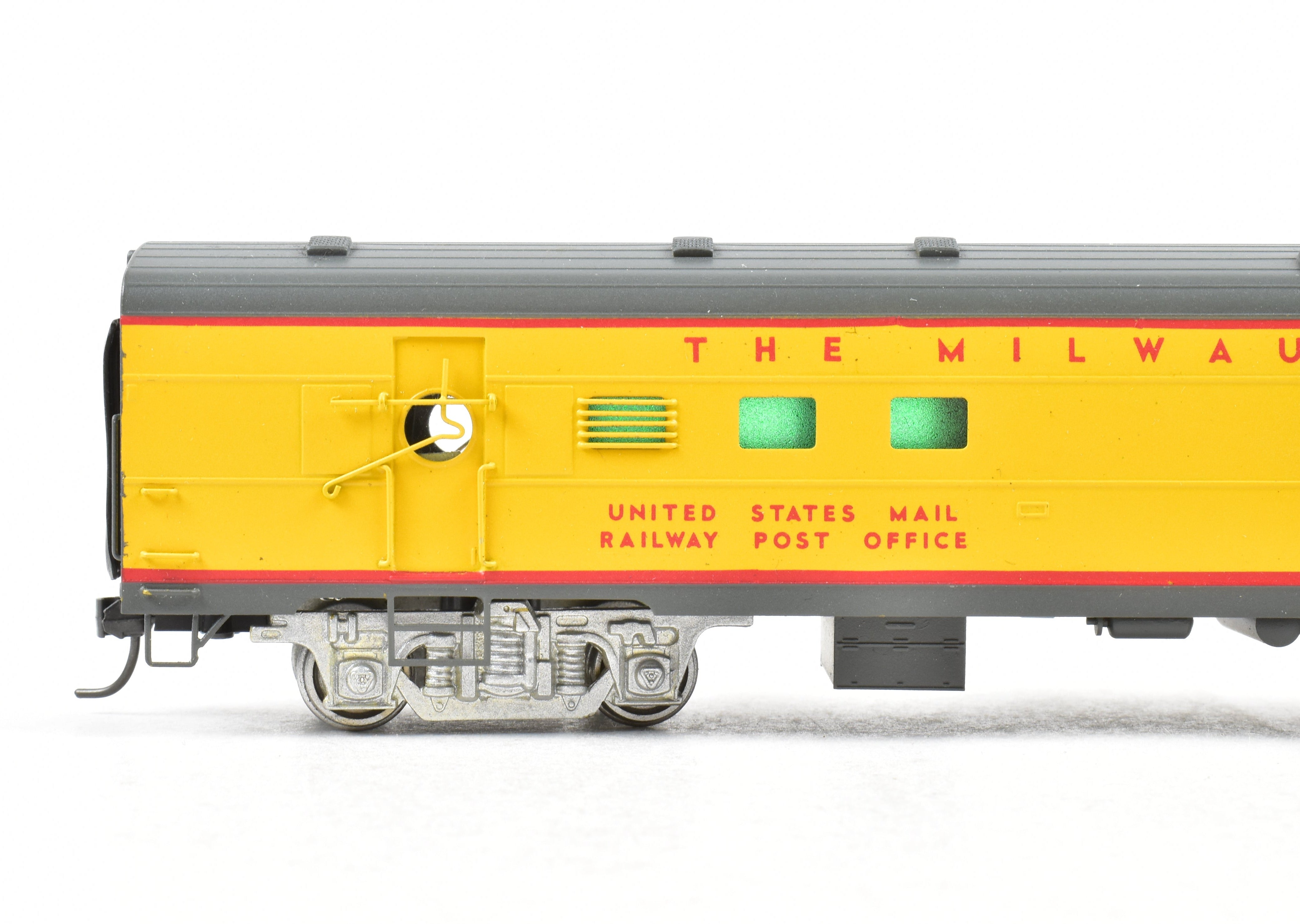 Custom Painted HO Brass Soho Milwaukee Road #1226 Baggage - RPO Model