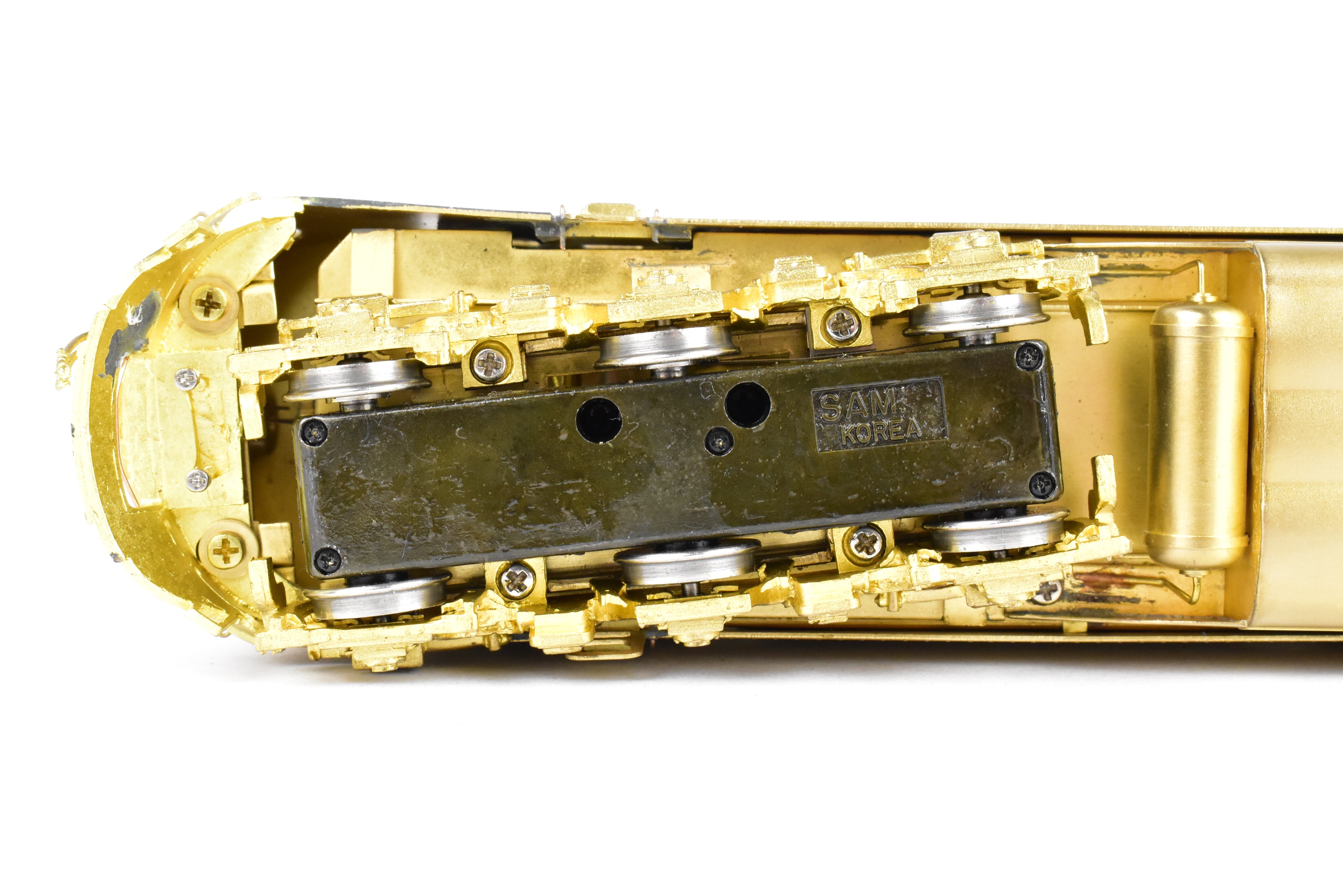 HO Scale Brass Oriental Limited EMD E8A 2250 HP Model with Spare Parts