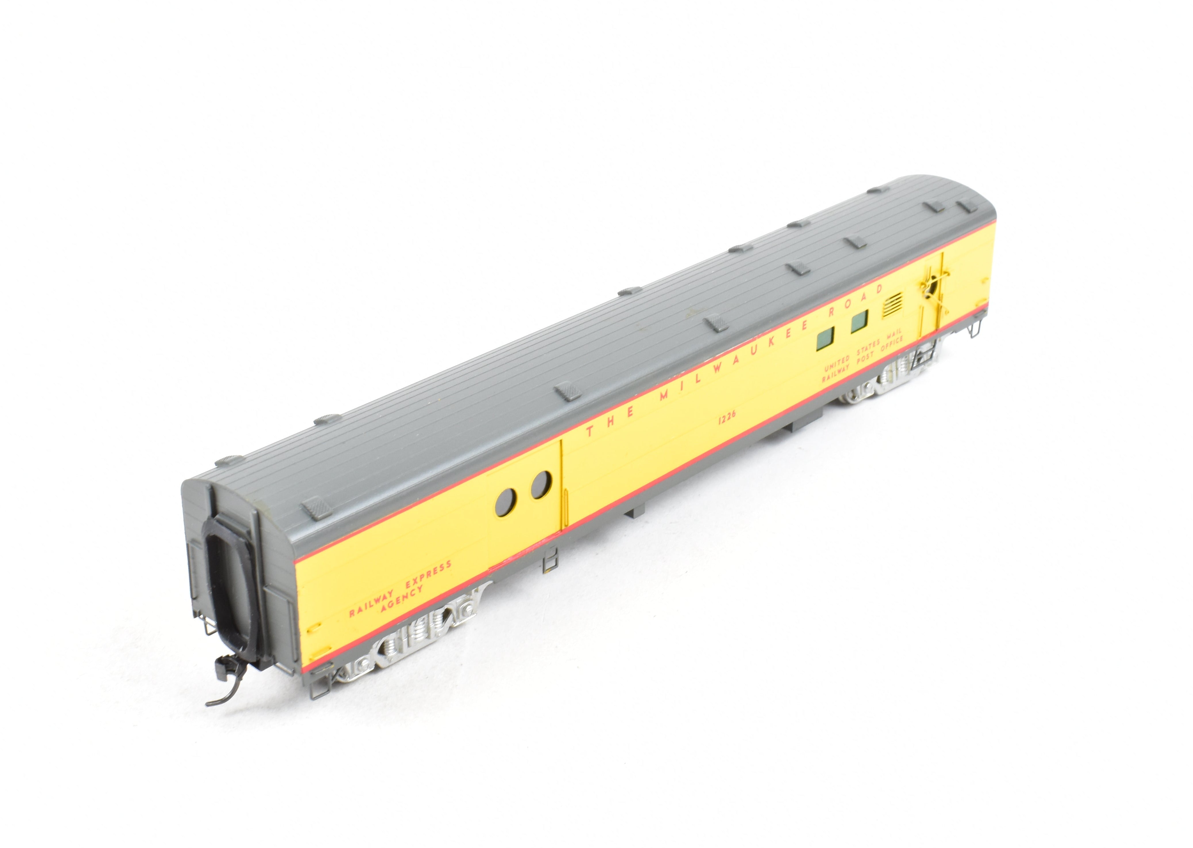 Custom Painted HO Brass Soho Milwaukee Road #1226 Baggage - RPO Model